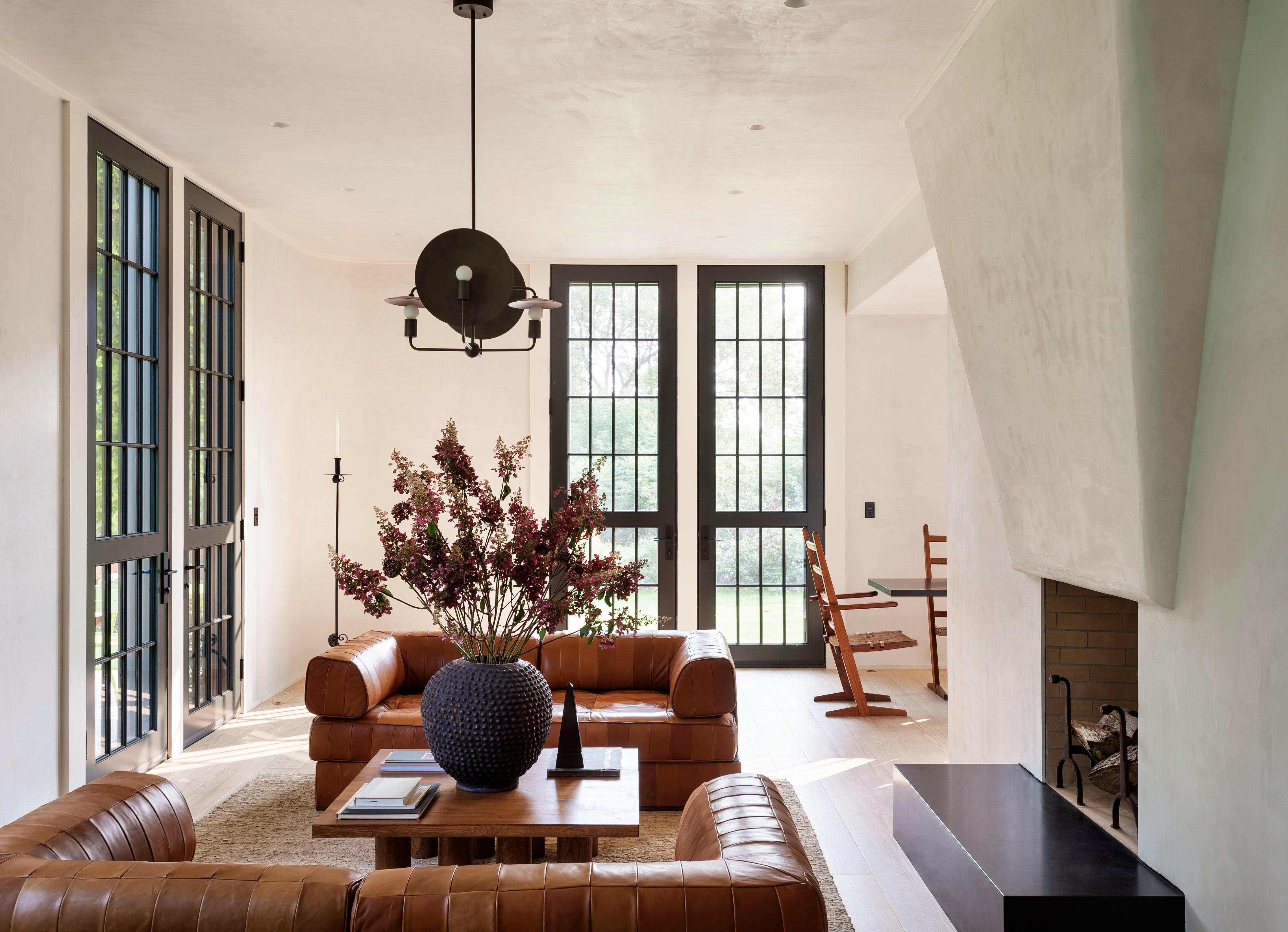 XXI secolo e contemporaneo Lampadario Workstead Orbit Hewn Brass in vendita