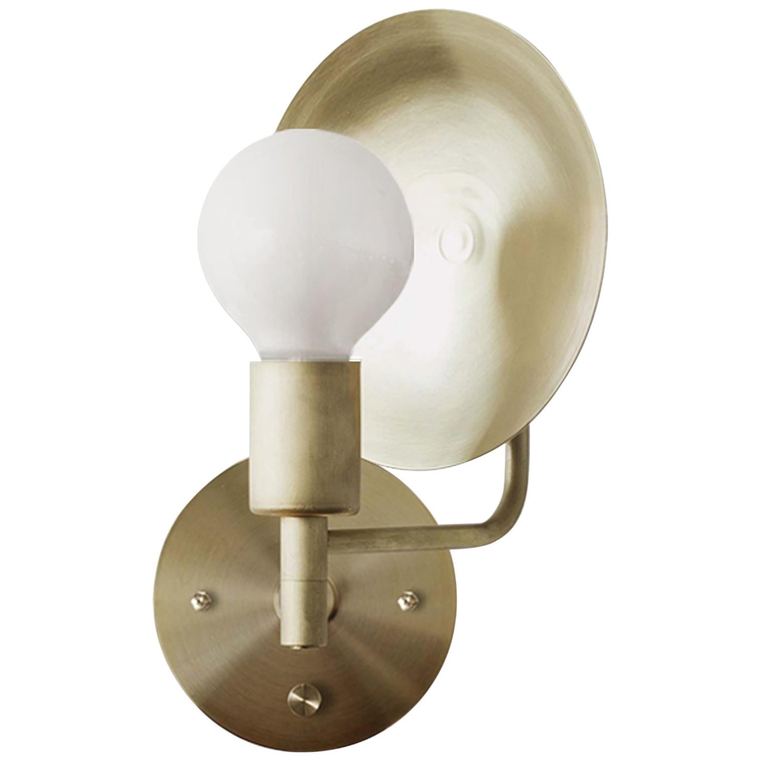 Workstead Orbit-Wandleuchter aus gewölbtem Messing