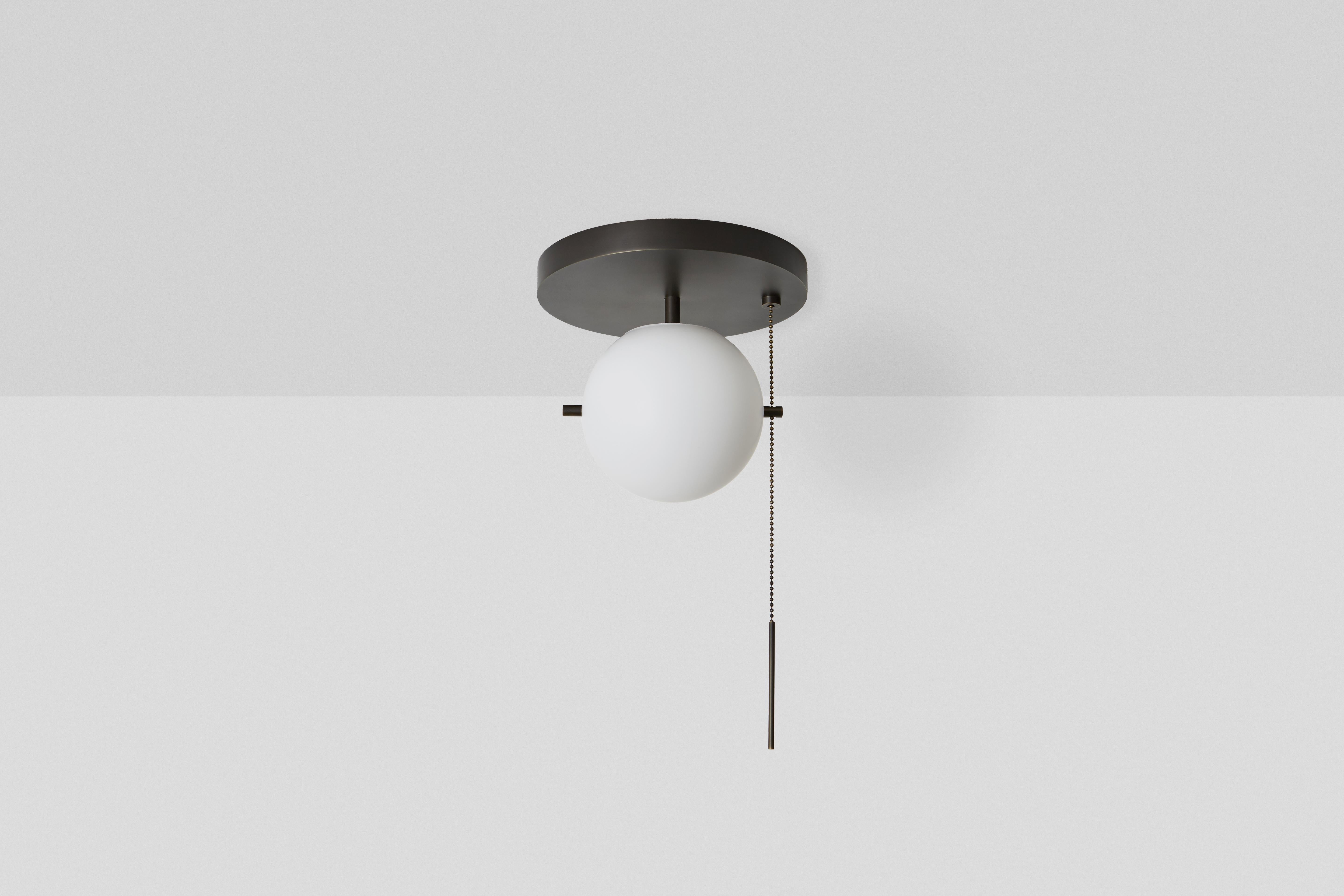 Pendentif Signal de Workstead en laiton ciselé en vente 3