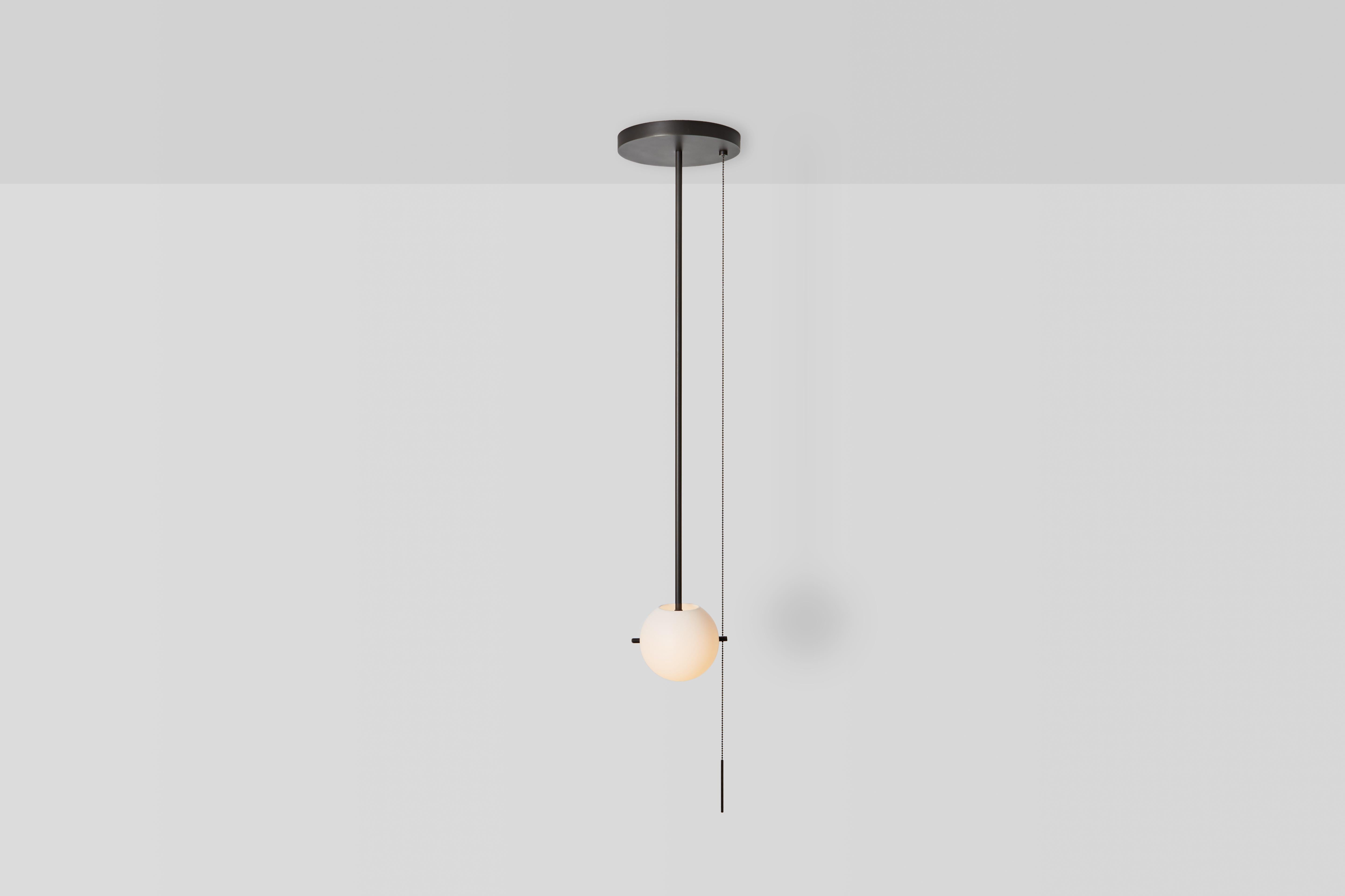 Pendentif Signal de Workstead en laiton ciselé en vente 1