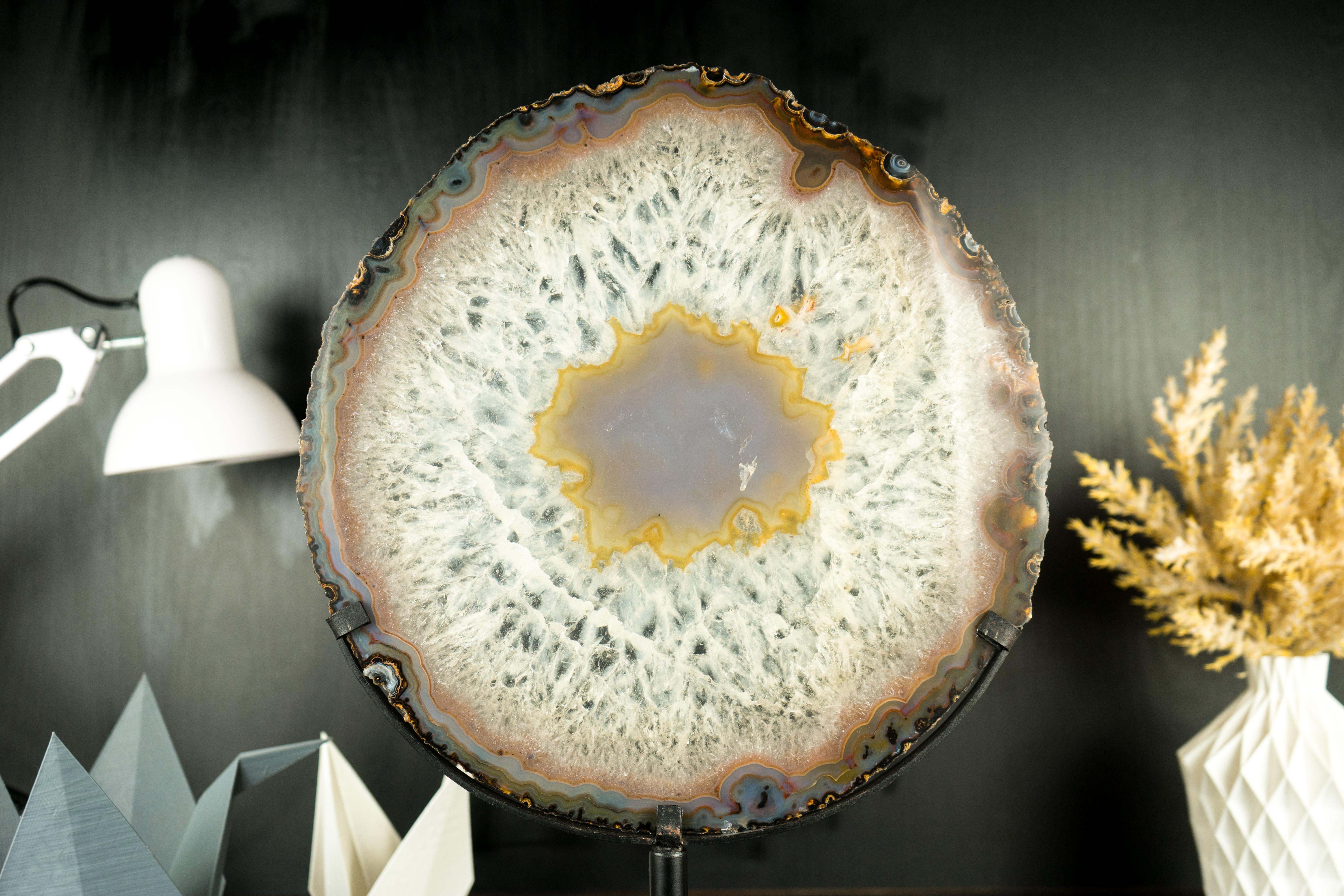 World-Class Large Lace Agate Slice, with Ice-Like Crystal and Colorful Agate In New Condition For Sale In Ametista Do Sul, BR