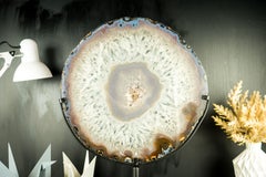 Grande tranche d'agate en dentelle de classe mondiale, avec cadre en cristal semblable à la glace et en agate