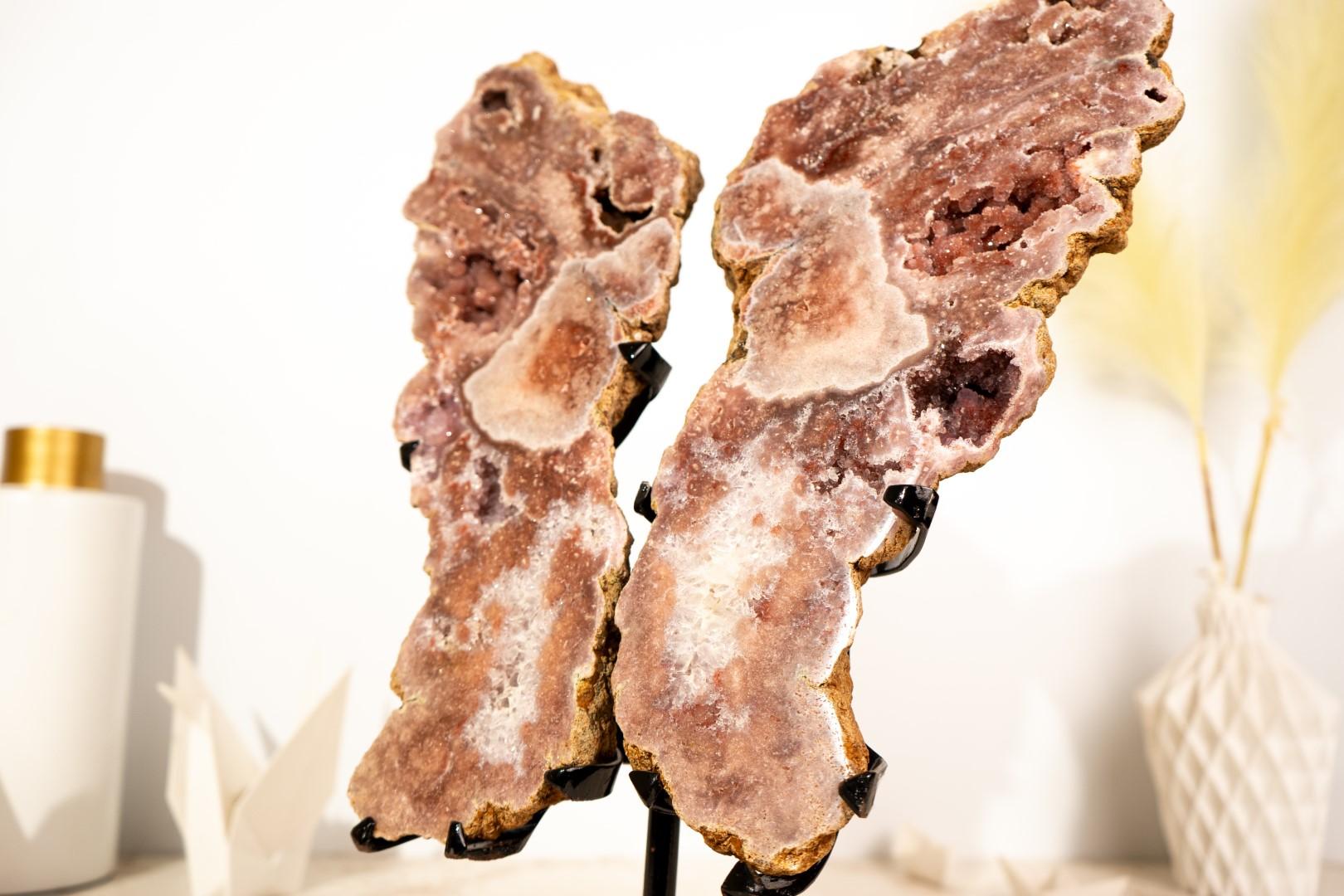 Geode scultoreo di ametista rossa e rosa formata naturalmente come un'ala in vendita 4