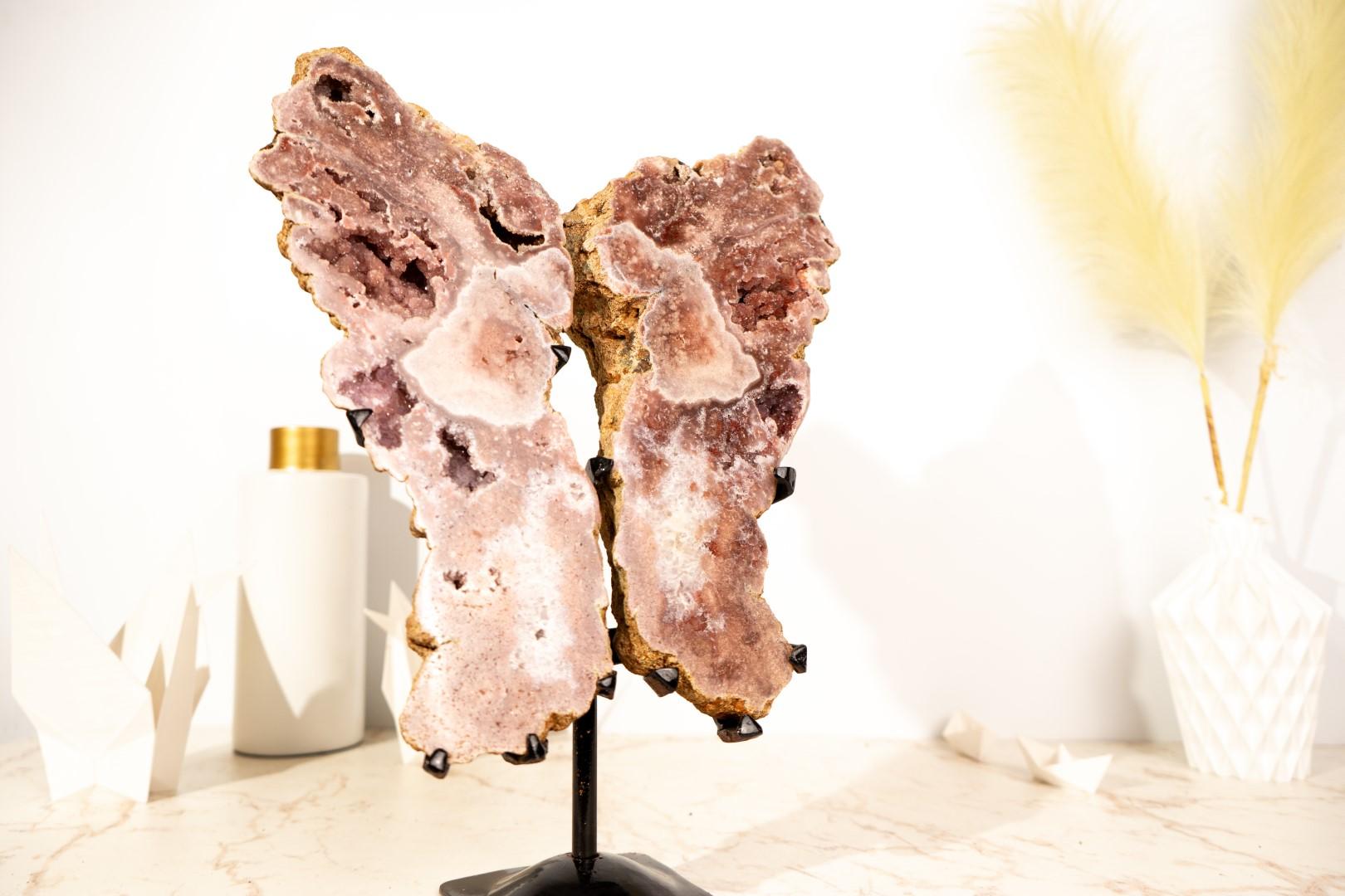 Geode scultoreo di ametista rossa e rosa formata naturalmente come un'ala in vendita 2
