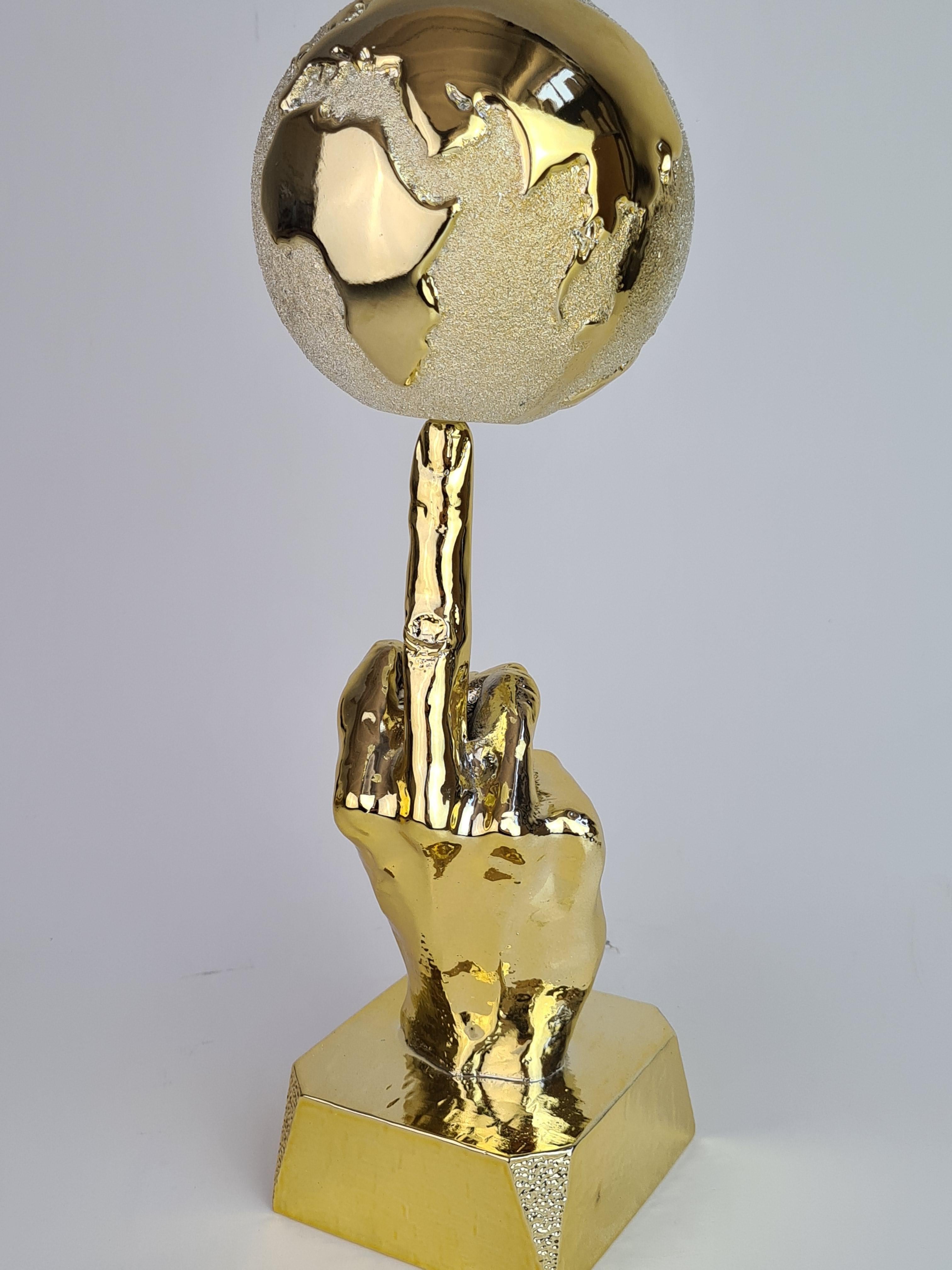 « World Freedom and Peace », or, 2021, Sculpture avec poudre de marbre et résine.  en vente 1