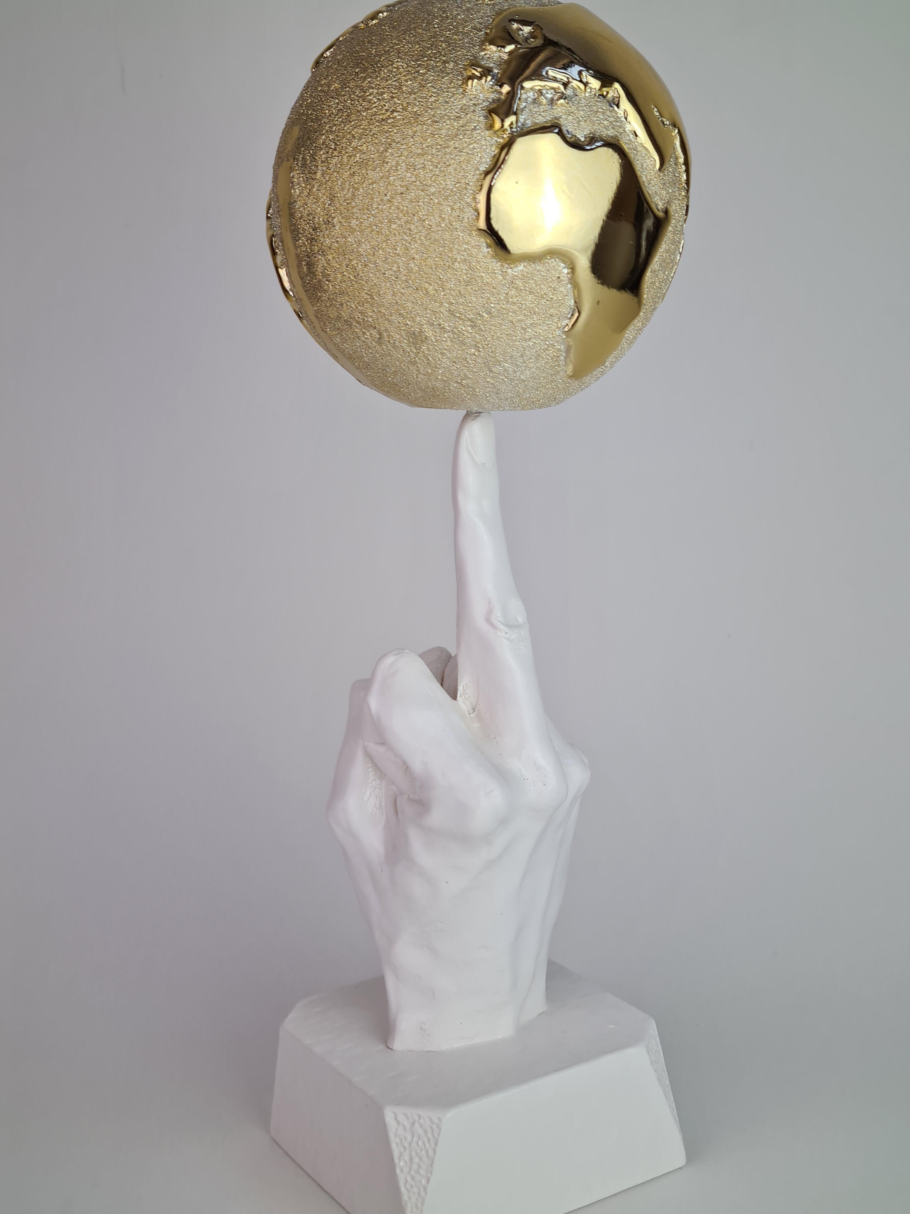 „“ Weltfrieden und Frieden“, Weiß, 2021, Skulptur mit Marmorpulver und Harz im Angebot 3
