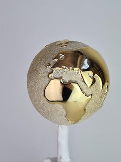 "Libertà e pace nel mondo", Bianco, 2021, Scultura con polvere di marmo e resina