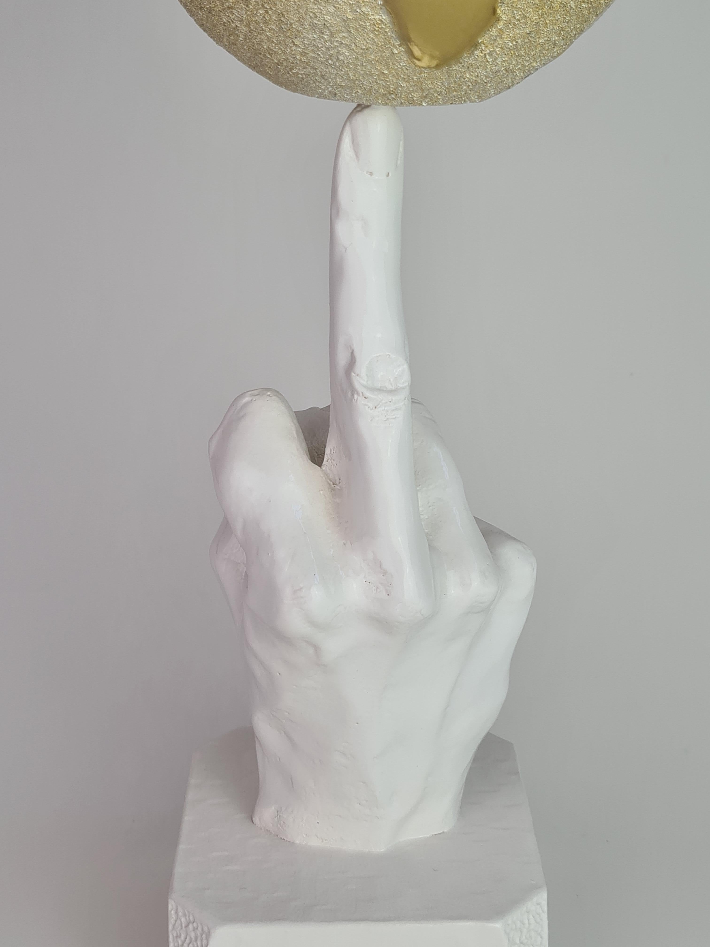 „“ Weltfrieden und Frieden“, Weiß, 2021, Skulptur mit Marmorpulver und Harz (Industriell) im Angebot