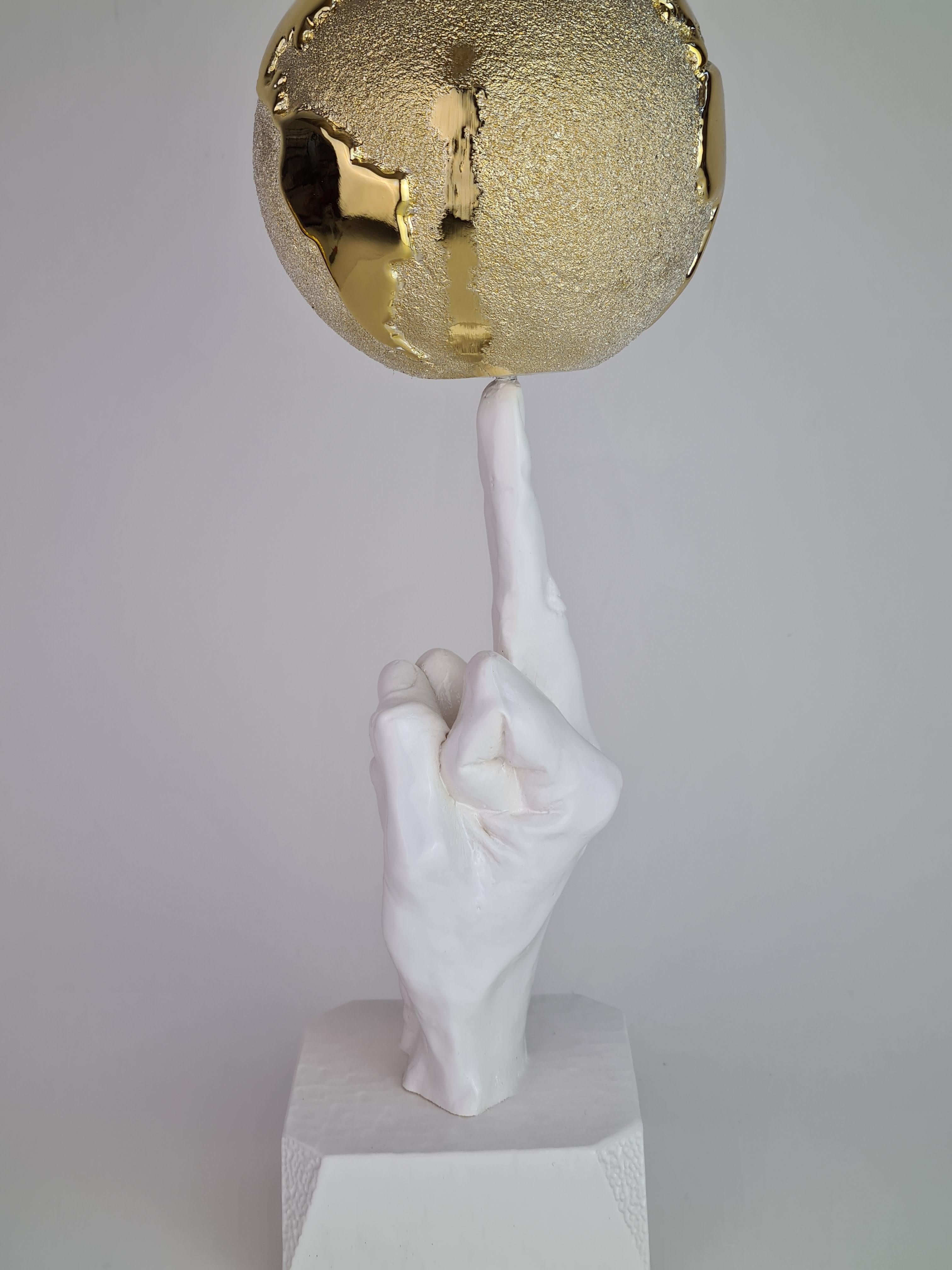 „“ Weltfrieden und Frieden“, Weiß, 2021, Skulptur mit Marmorpulver und Harz (Handgefertigt) im Angebot