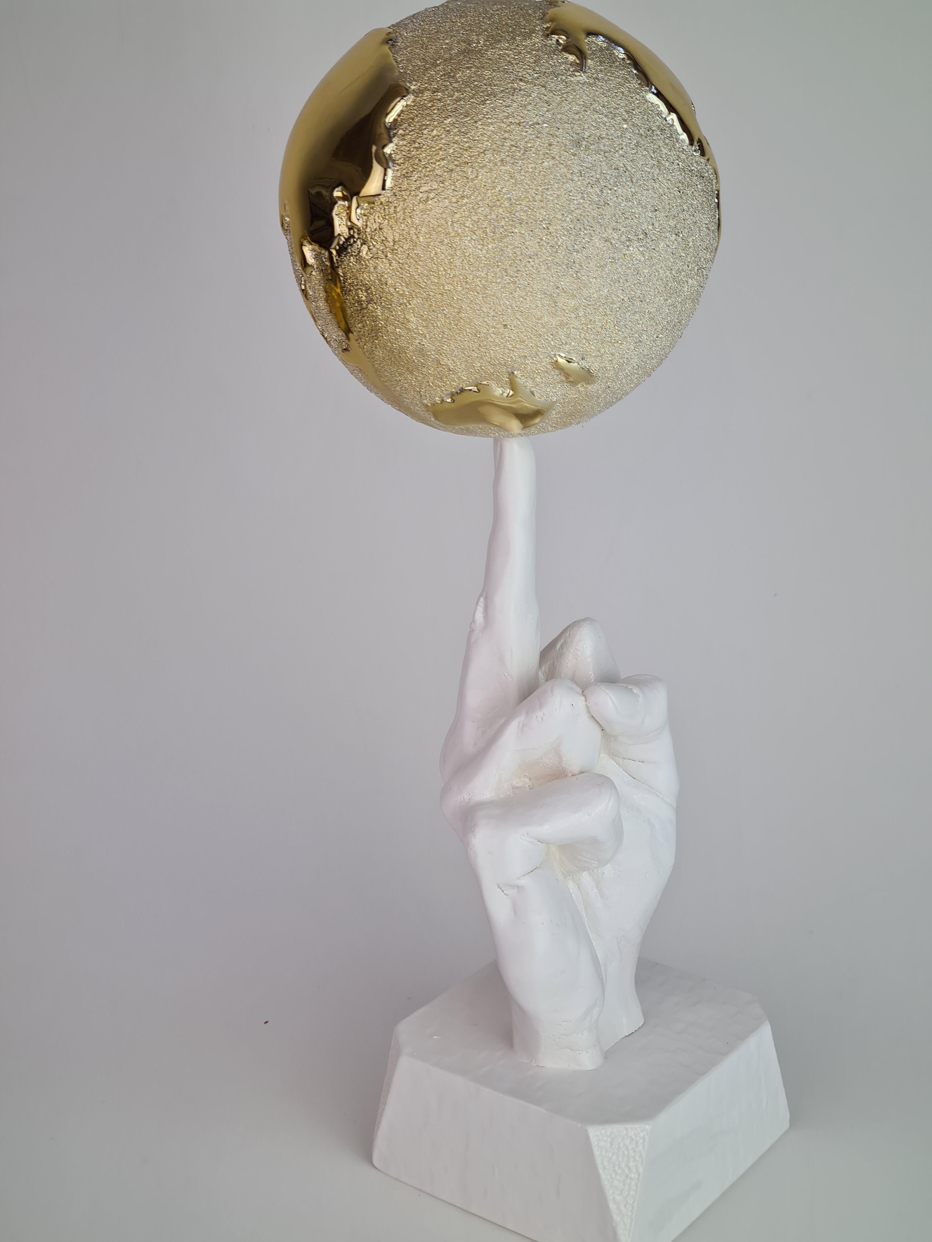 XXIe siècle et contemporain « World Freedom and Peace », blanc, 2021, sculpture avec poudre de marbre et résine en vente