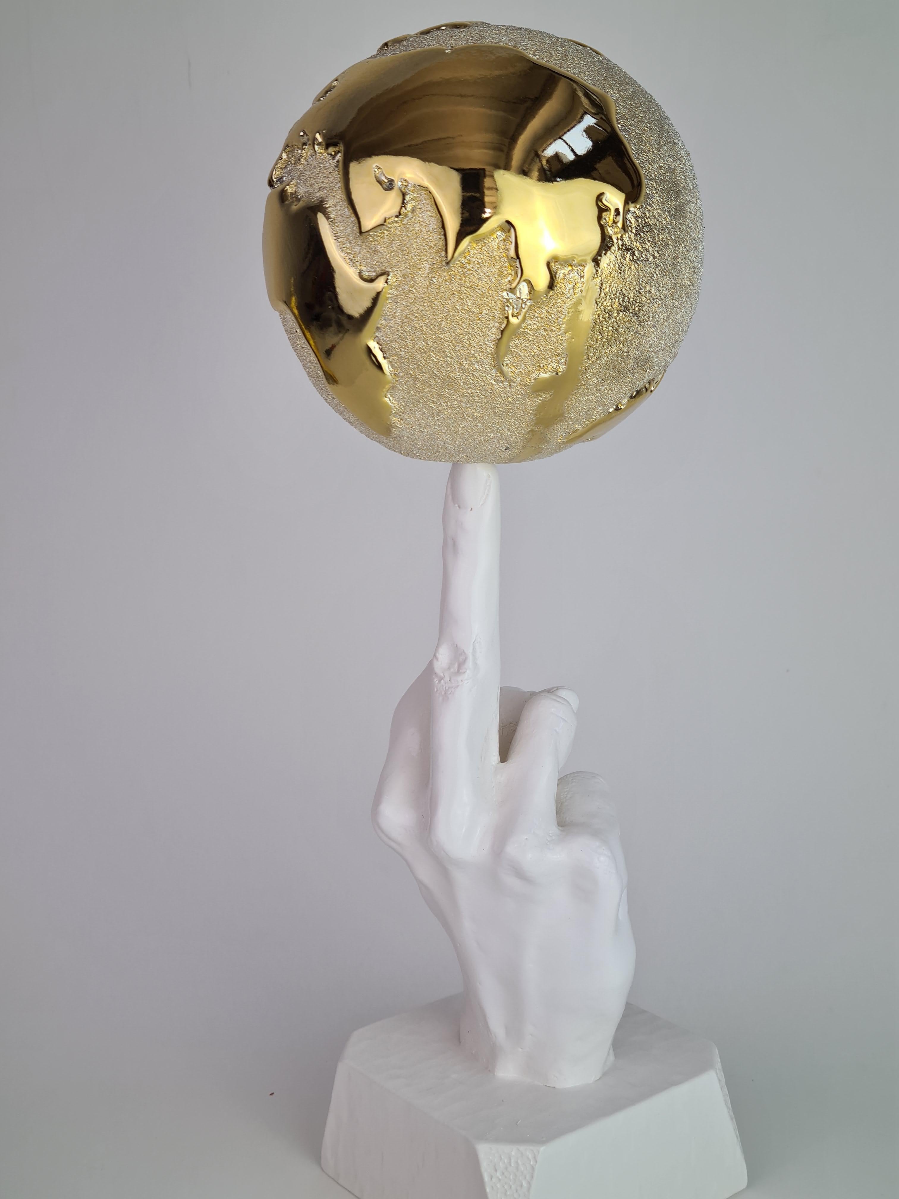 Acrylique « World Freedom and Peace », blanc, 2021, sculpture avec poudre de marbre et résine en vente