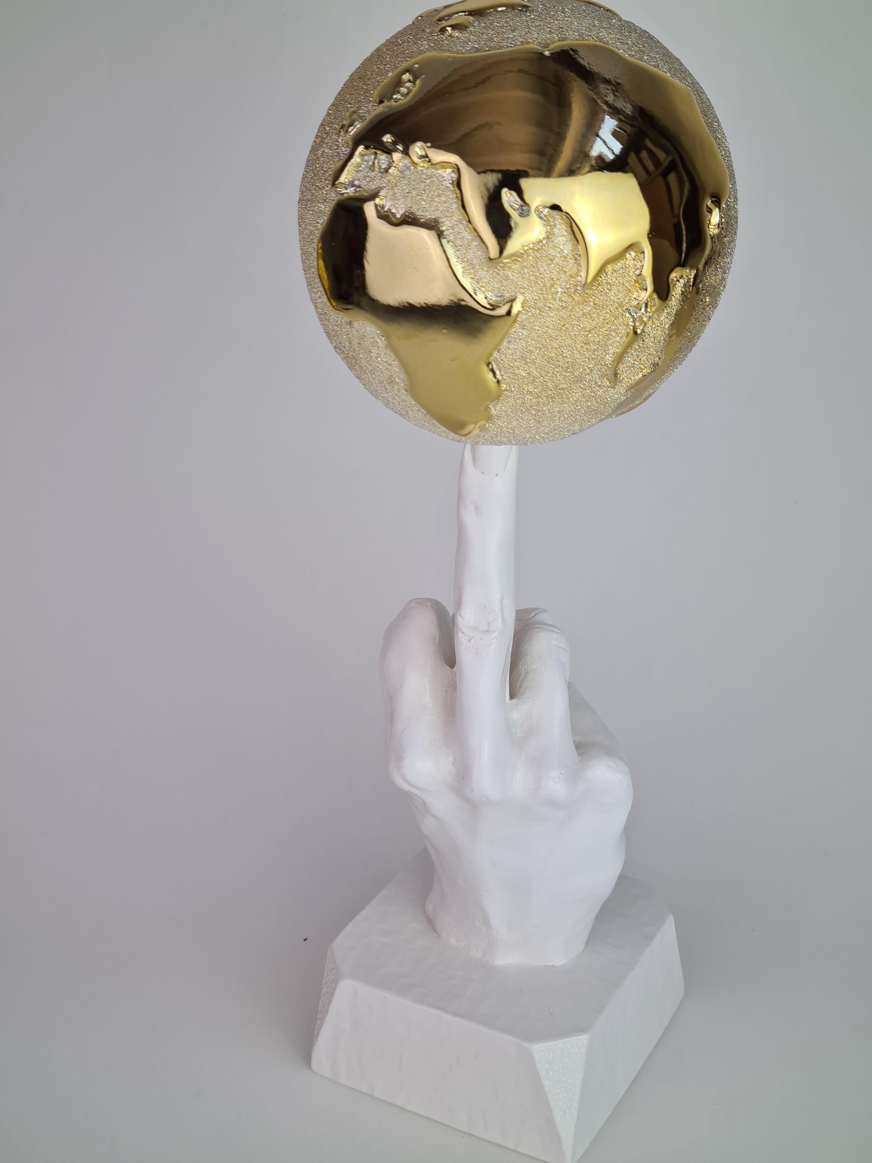 „“ Weltfrieden und Frieden“, Weiß, 2021, Skulptur mit Marmorpulver und Harz im Angebot 1