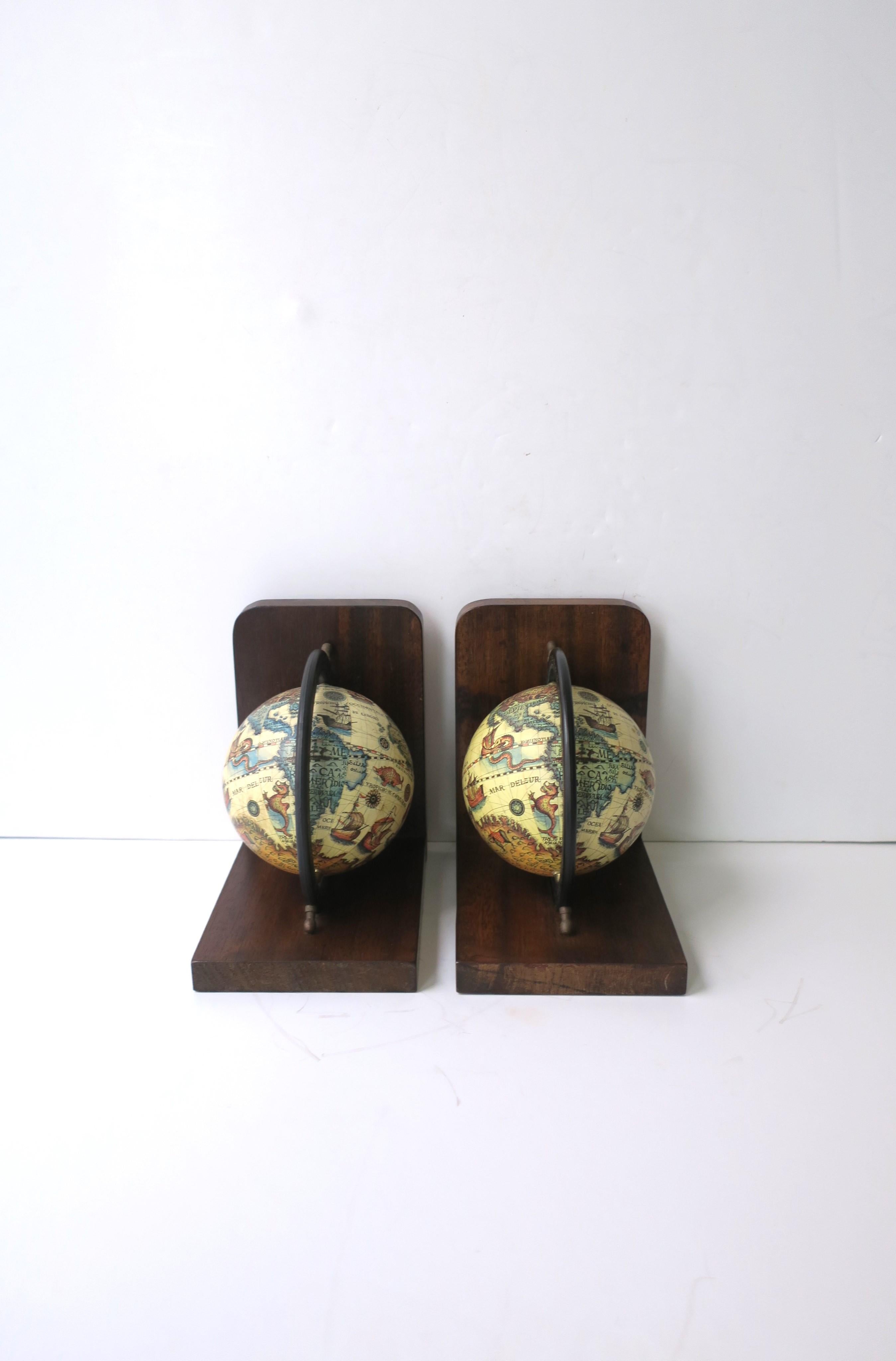 World Globe Bookends In Good Condition In New York, NY