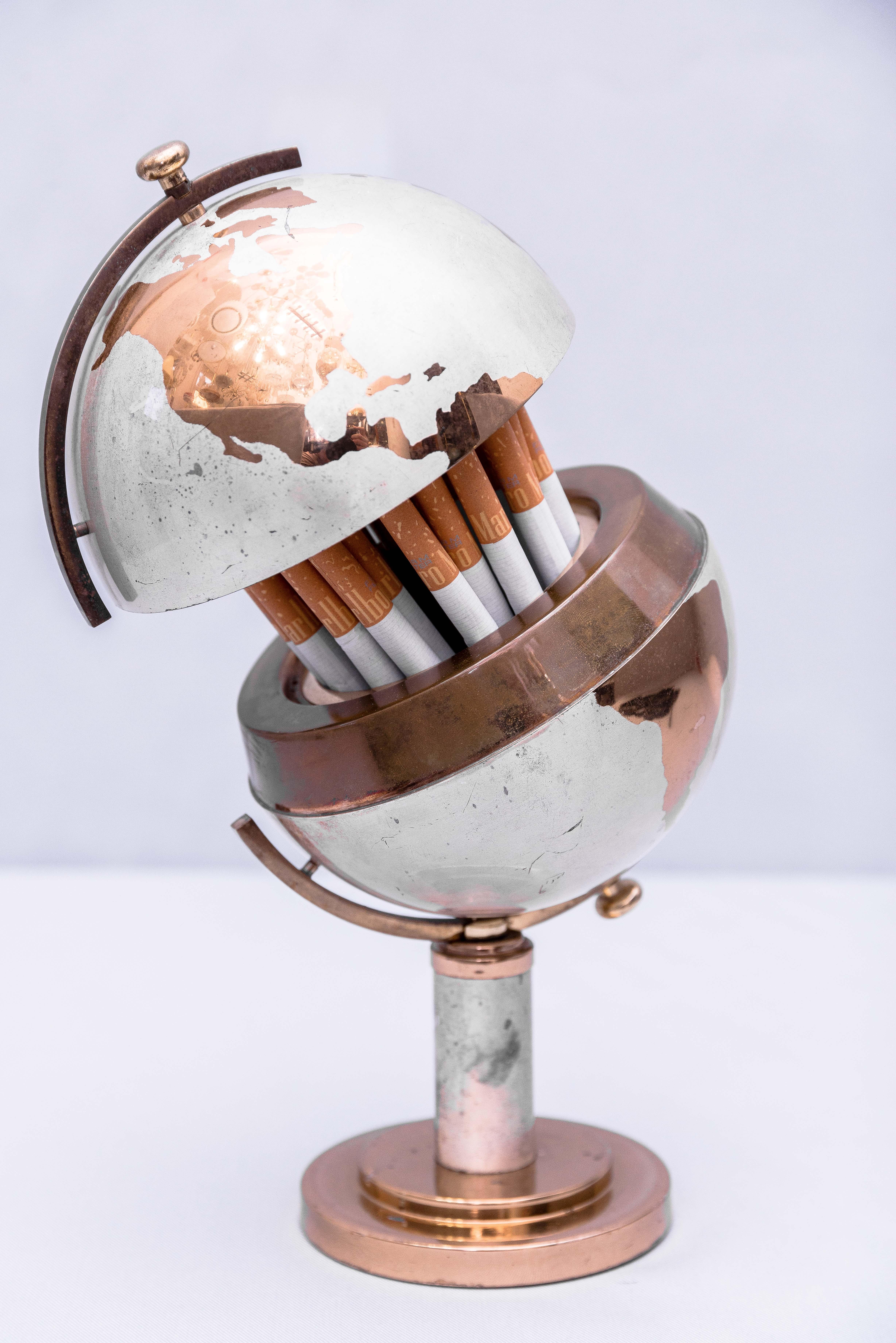 World Globe Cigarette Holder, 1950s by Europa 1