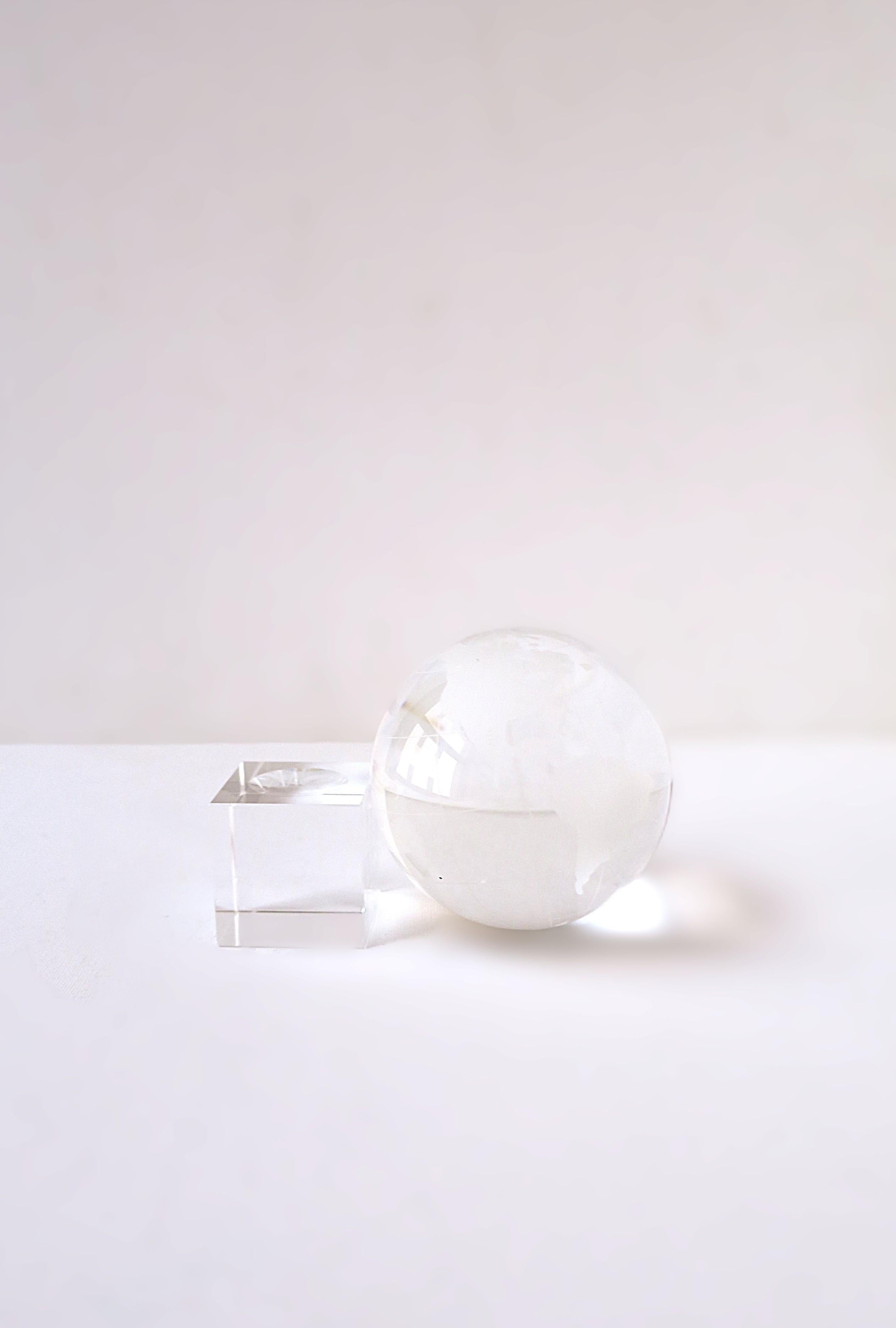 Globo del mondo in cristallo in vendita 1