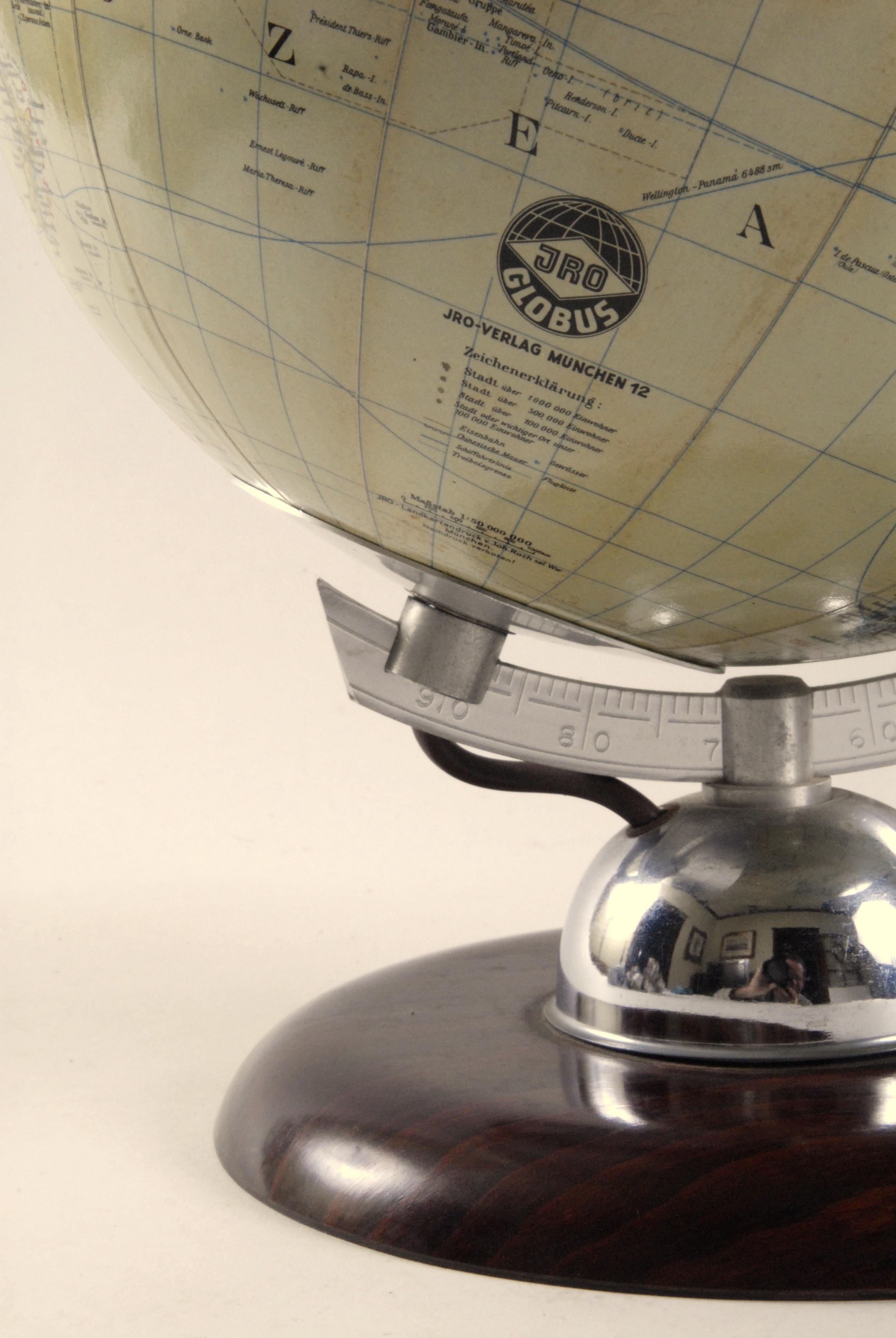 Allemand Lampe globe en verre World Globe JRO de l'Allemagne de l'Ouest des années 1950 avec base en bakélite en vente