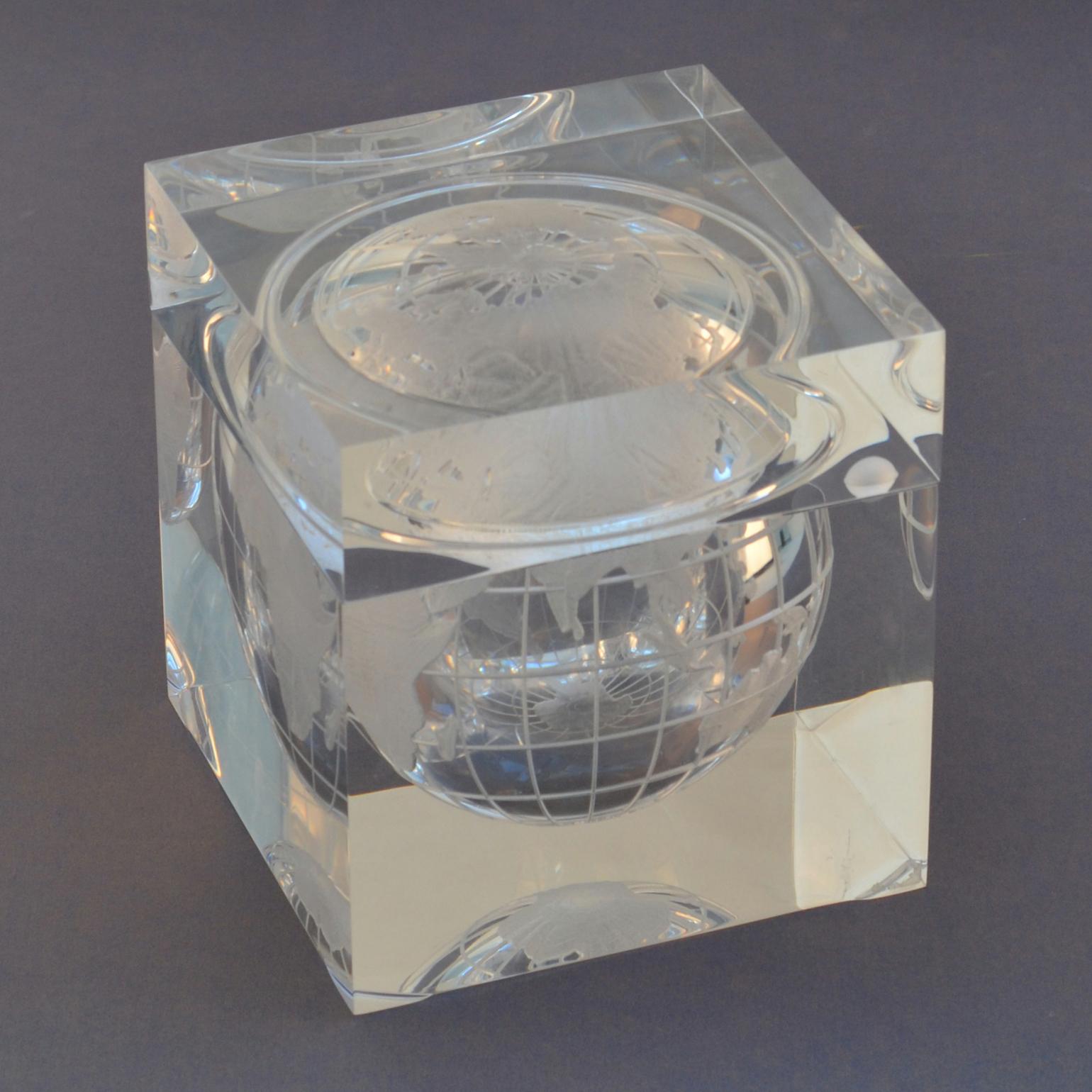 World Globe Ice Bucket Acrylic Cube by Alessandro Albrizzi, Italy, 1960's For Sale 2