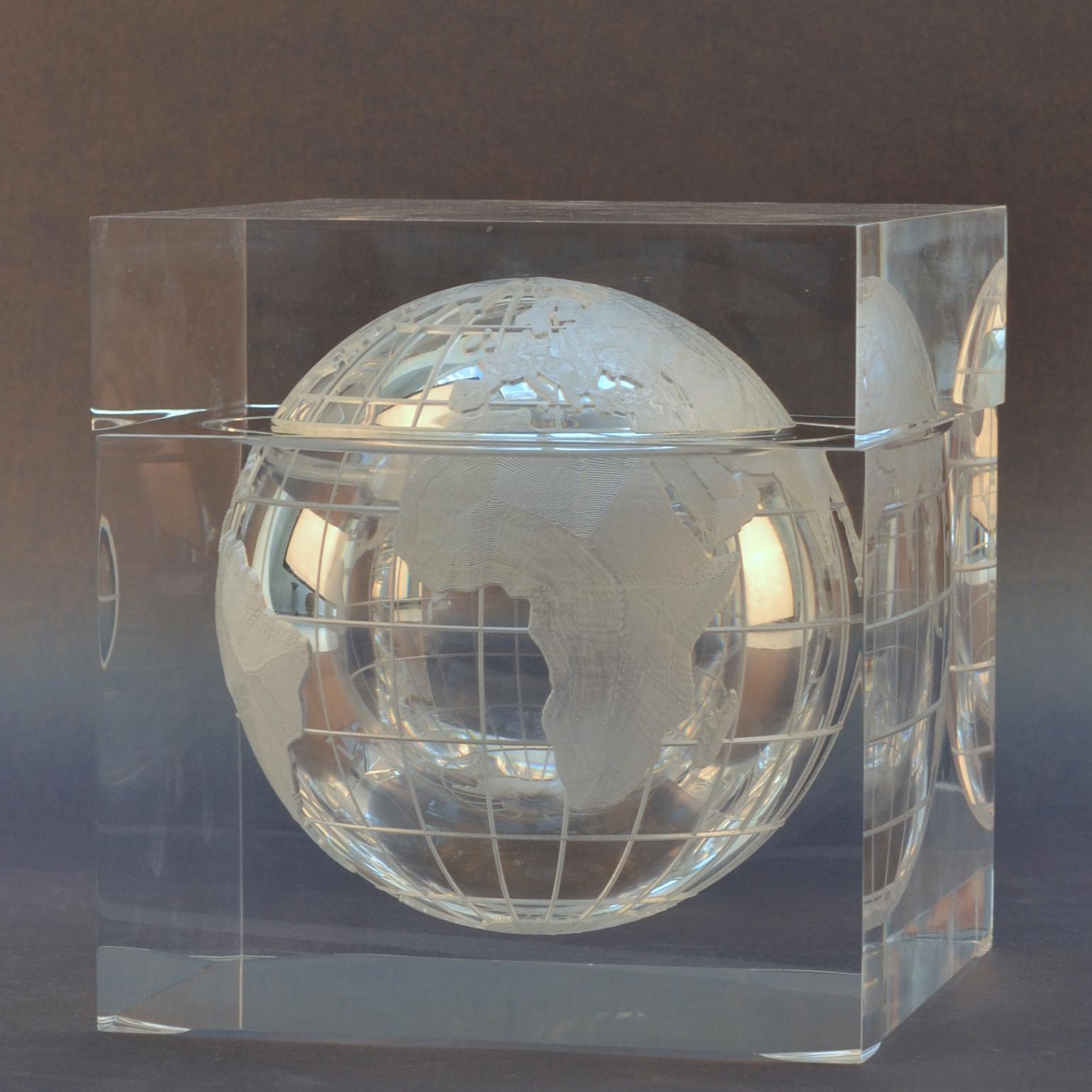 Mid-Century Modern Seau à glace Globe mondial en acrylique par Alessandro Albrizzi, Italie, années 1960 en vente
