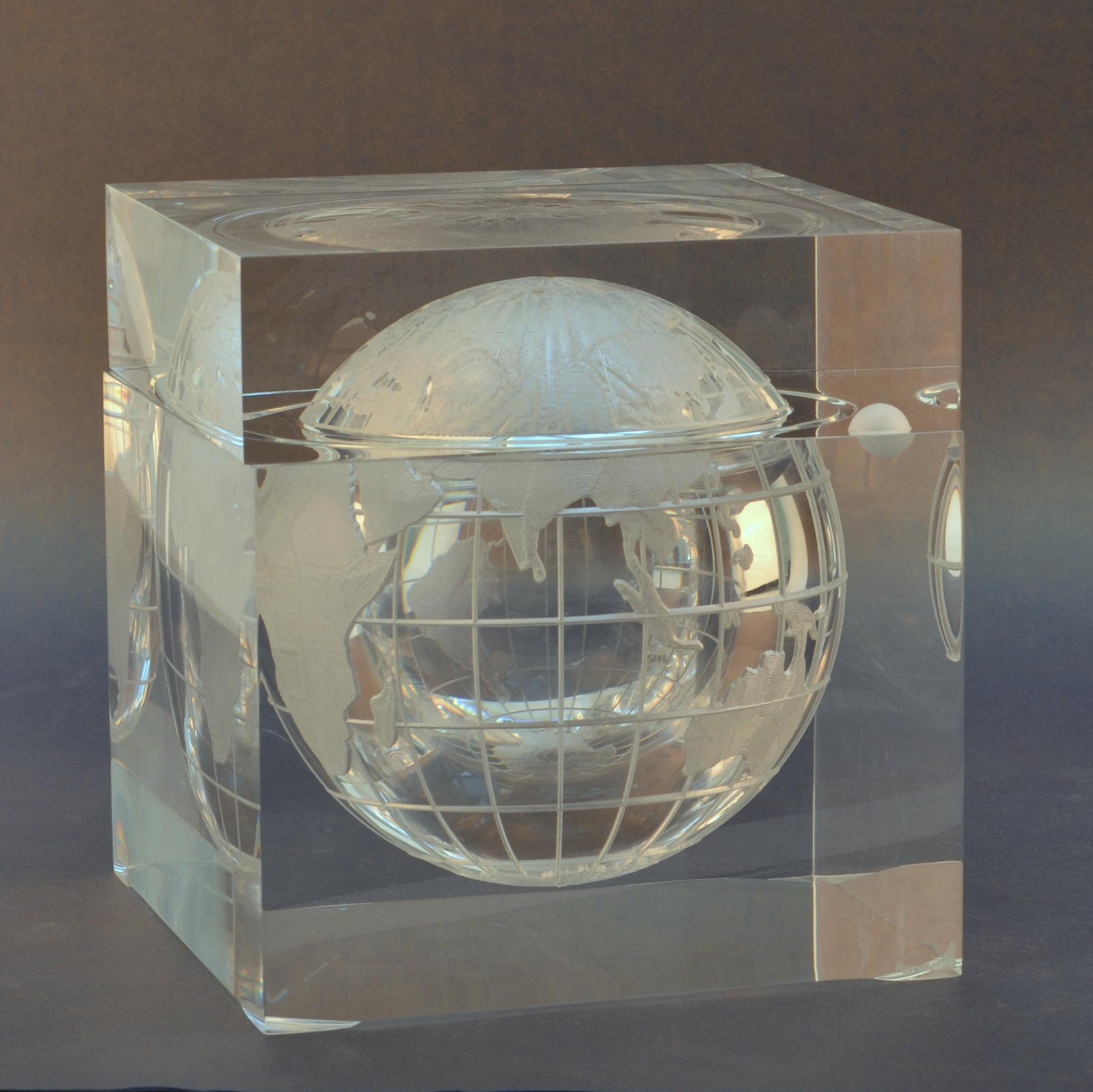 Mid-20th Century World Globe Ice Bucket Acrylic Cube by Alessandro Albrizzi, Italy, 1960's For Sale