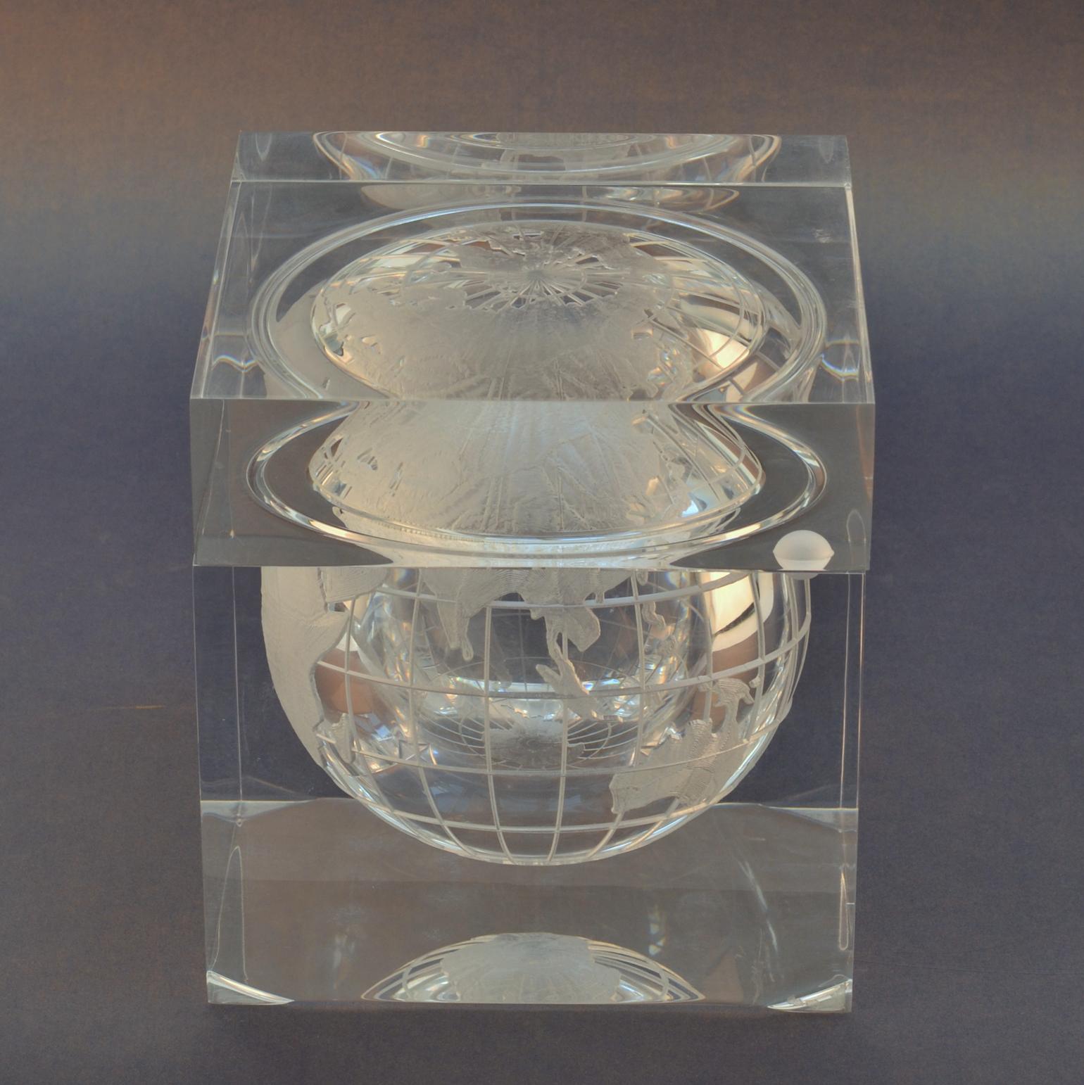 World Globe Ice Bucket Acrylic Cube by Alessandro Albrizzi, Italy, 1960's For Sale 1