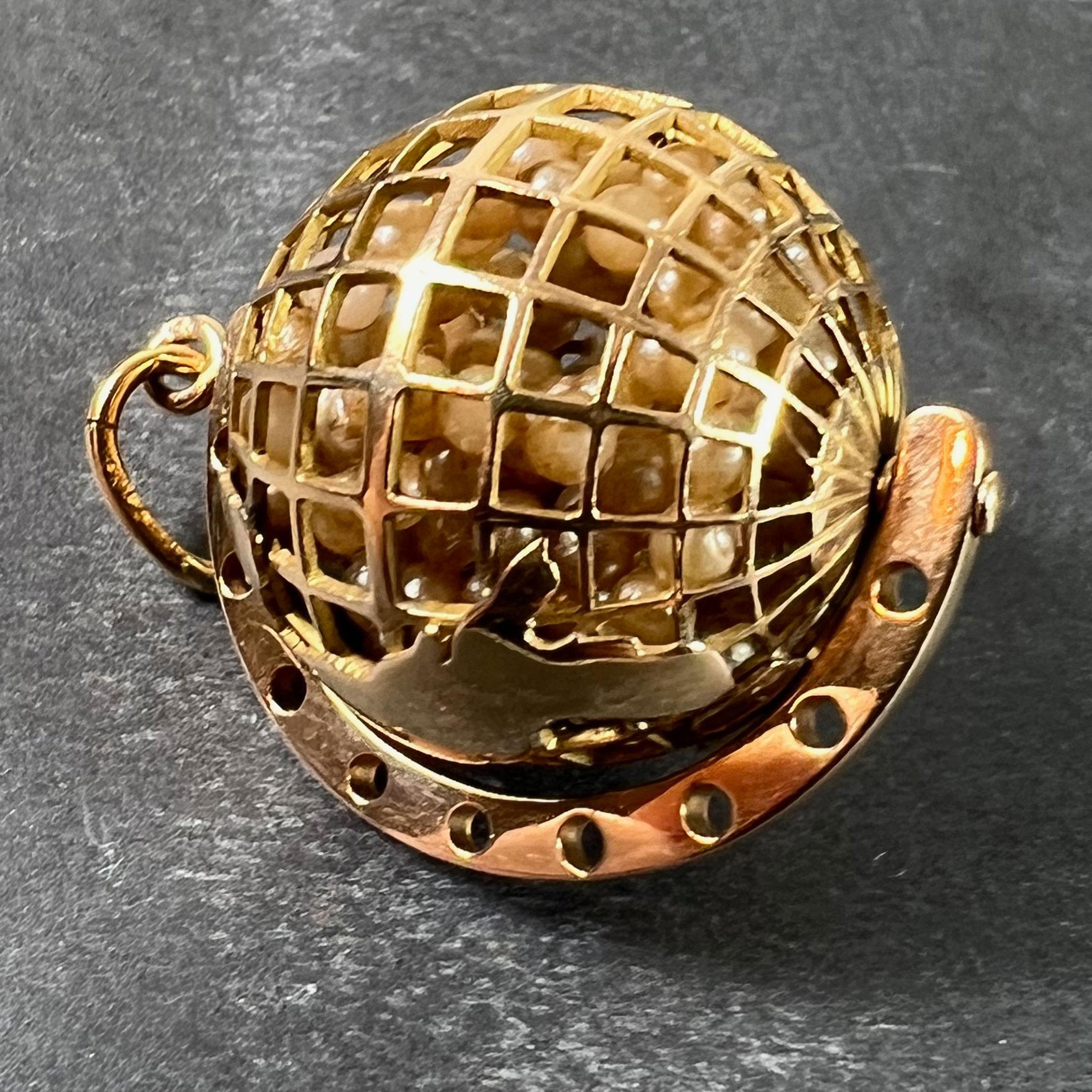 World Globe Italy, pendentif breloque imitiation en or jaune 18 carats avec perles Unisexe en vente