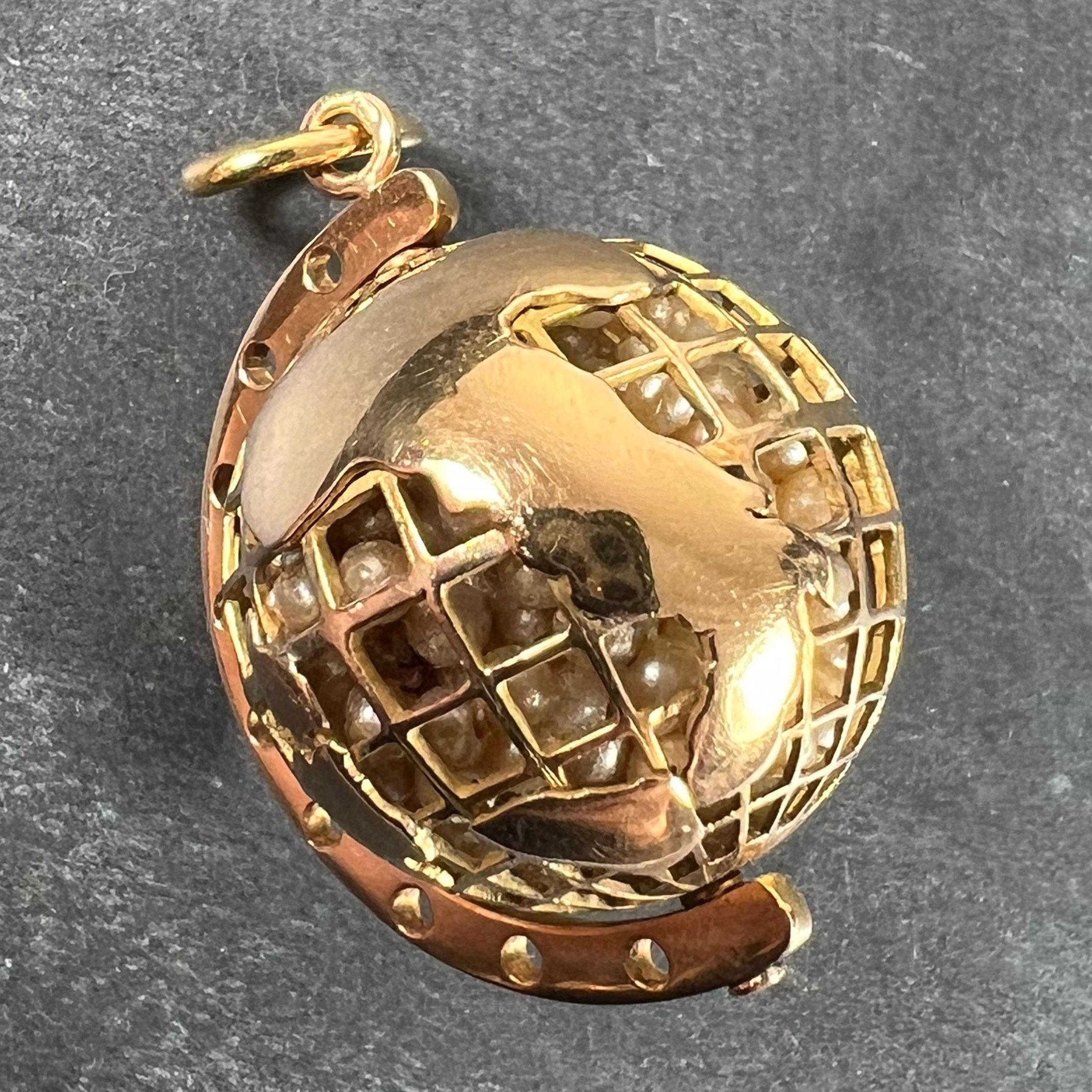 World Globe Italy, pendentif breloque imitiation en or jaune 18 carats avec perles en vente 1