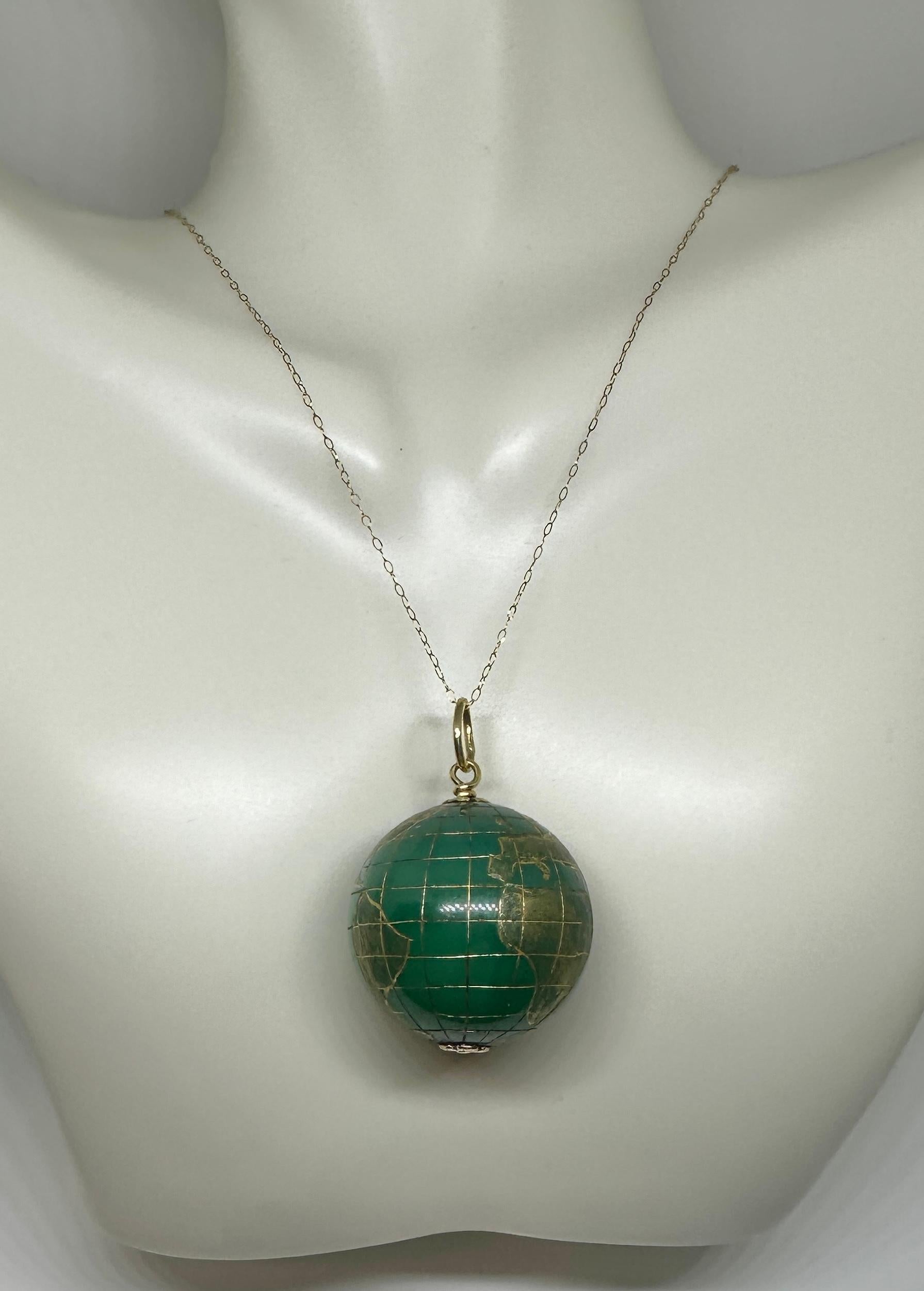 Rétro Collier breloque pendentif rétro ancien chrysophrase en or 14 carats en vente