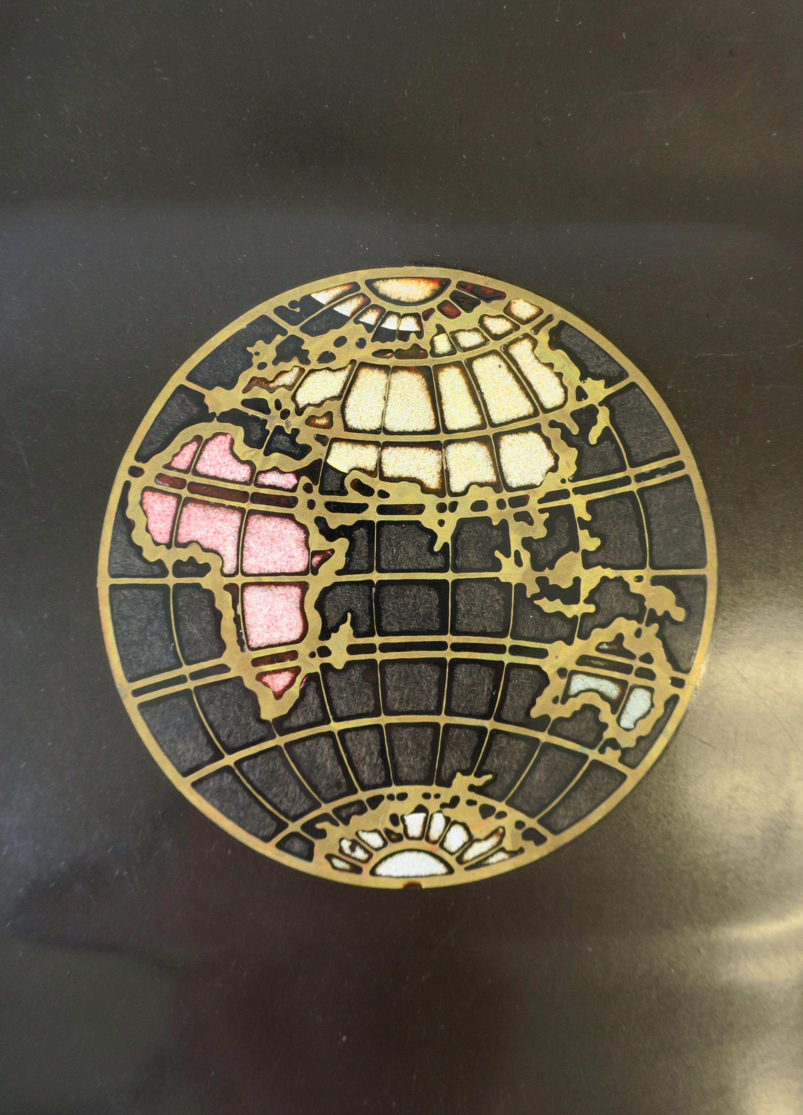 World Globe Tray In Good Condition In New York, NY