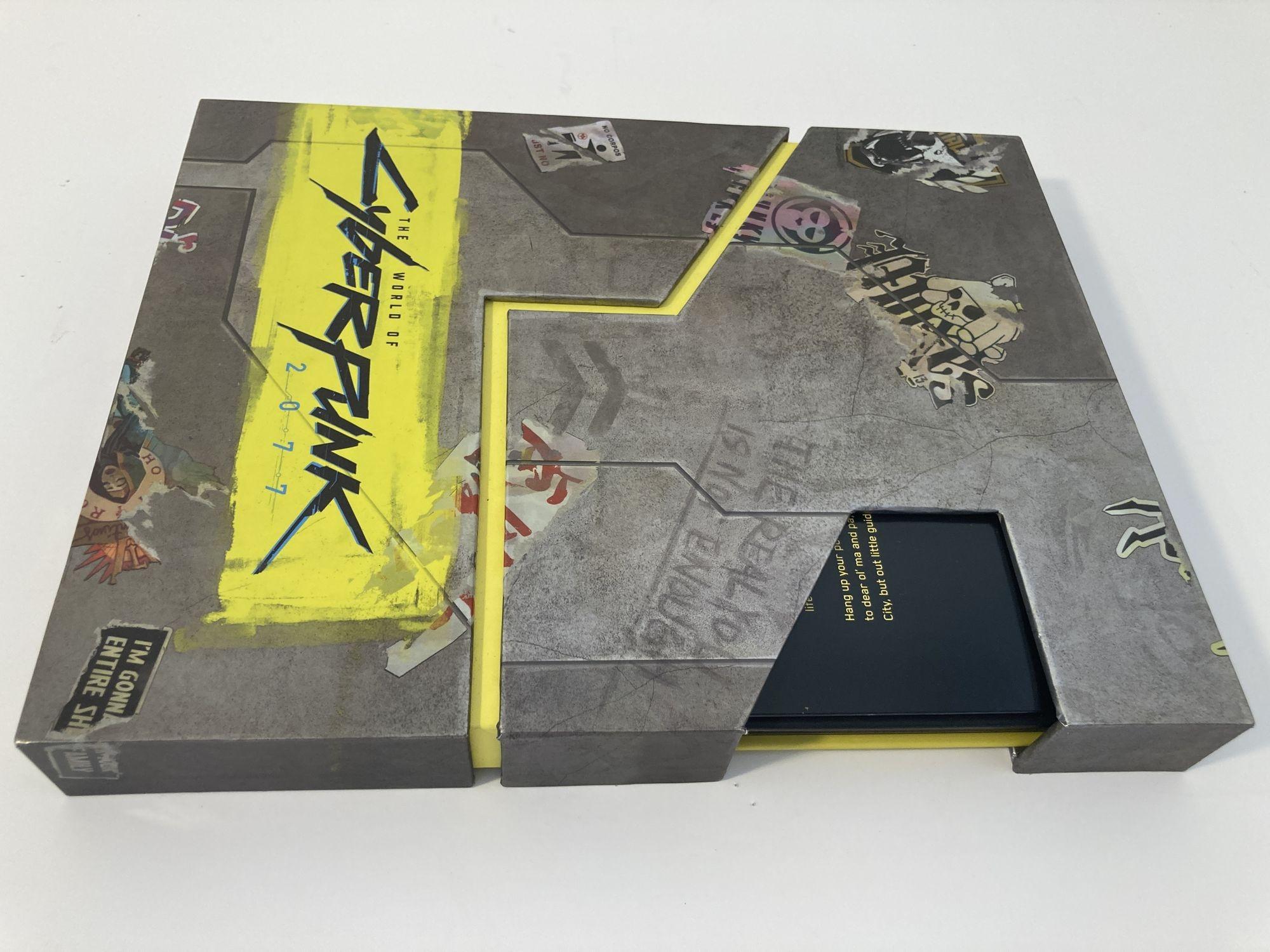 Moderne Livre comique « World of Cyberpunk 2077 HC De Luxe » publié en juillet 2020 par D en vente