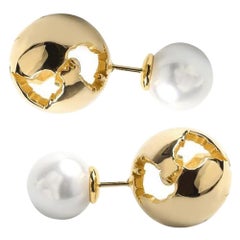 World shaped gold plated earrings with shell white pearls 