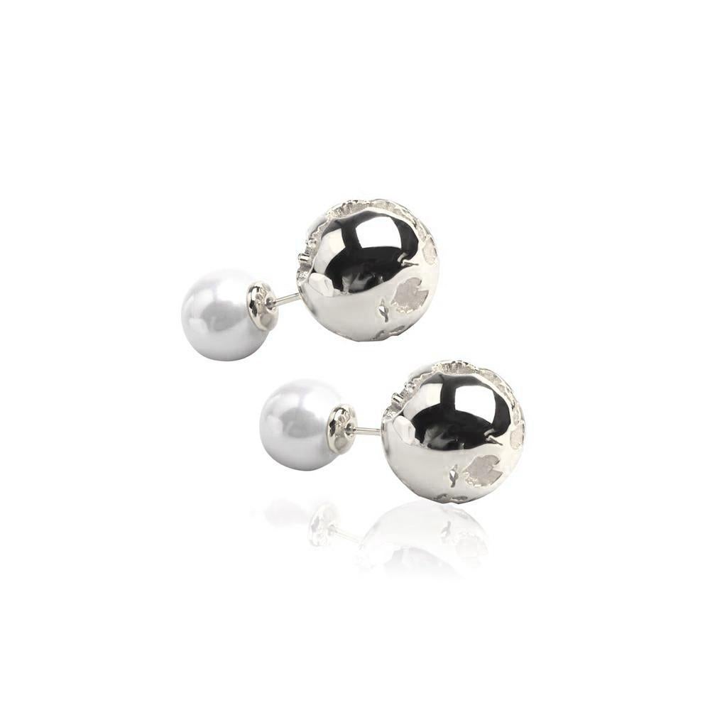 Round Cut World shaped rhodium earrings with shell white pearls  For Sale