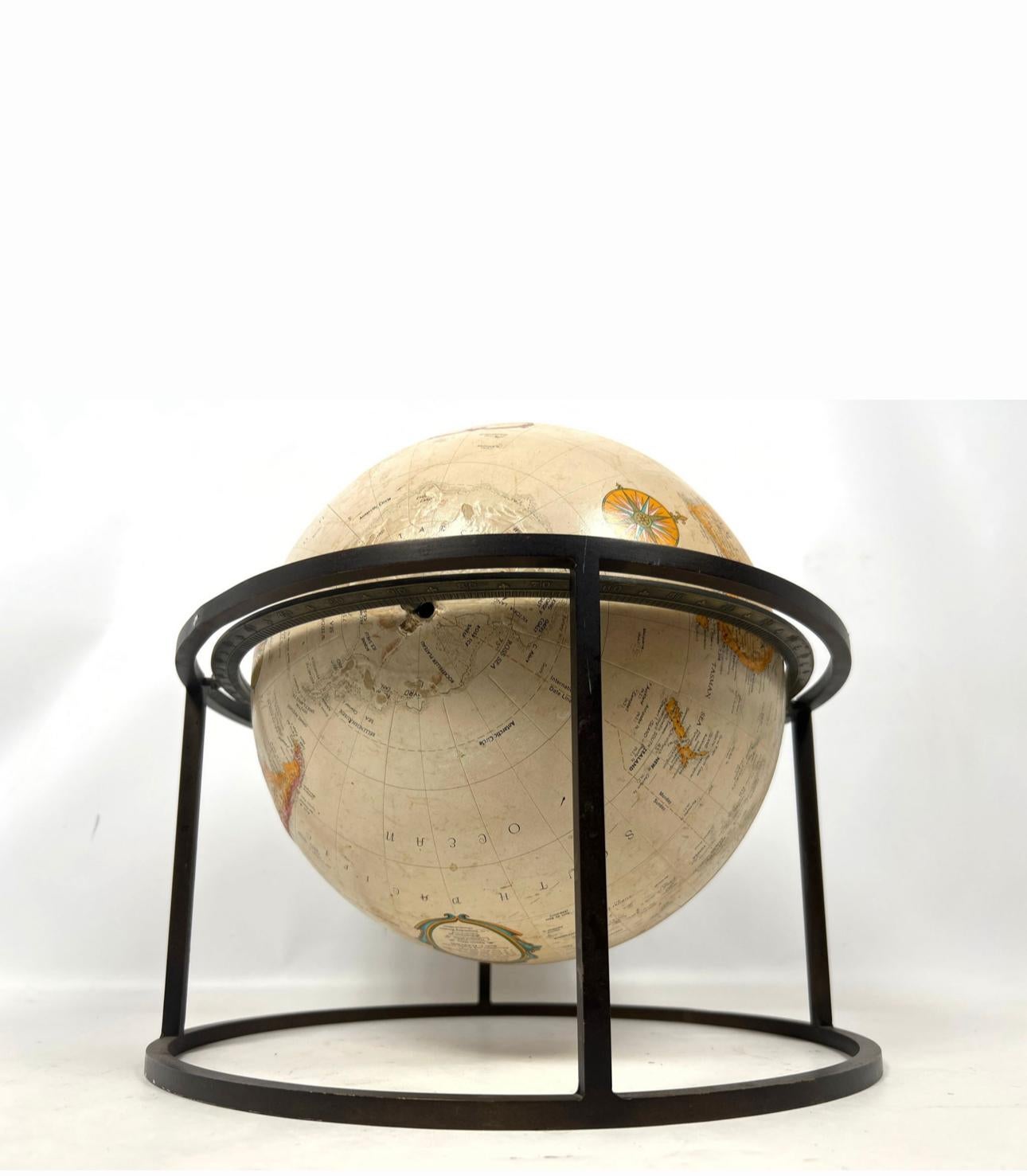 Mid-Century moderno World Table Globe in the Style of Paul McCobb in vendita