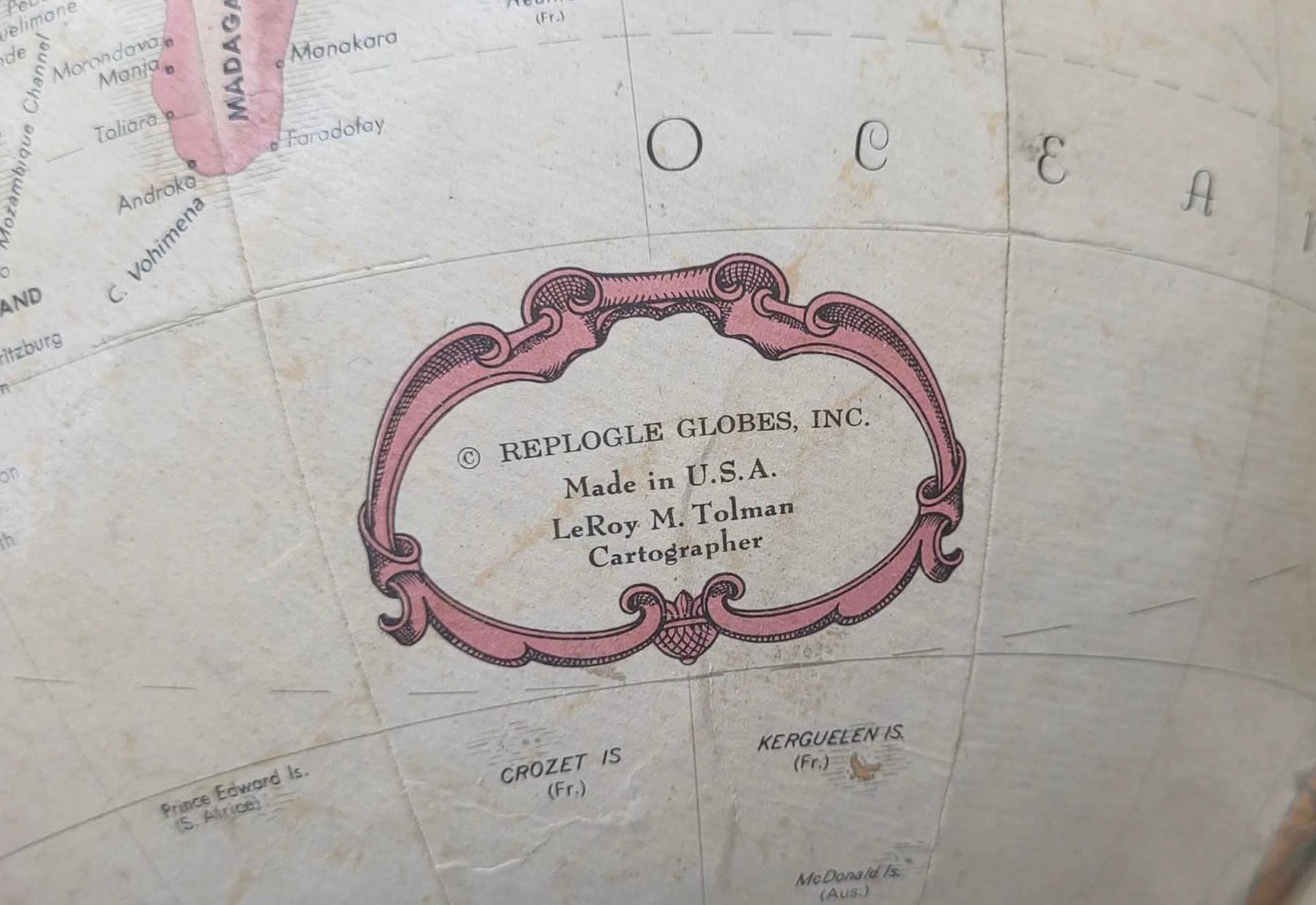 World Table Globe in the Style of Paul McCobb In condizioni buone in vendita a New York, NY