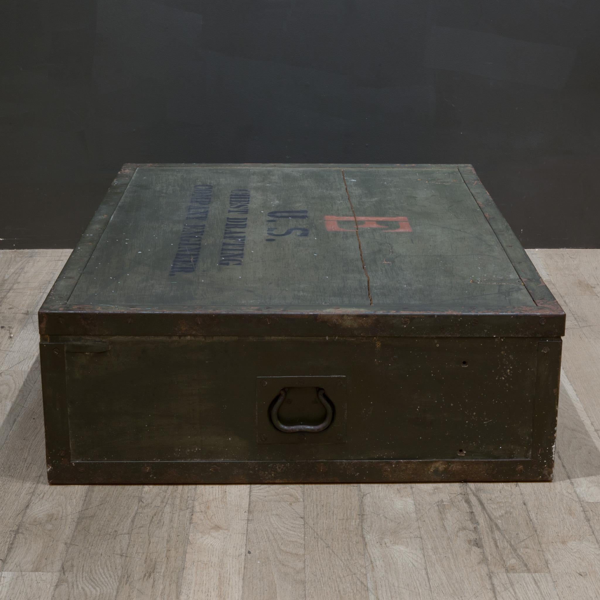 World War 2 Era Military Trunk, c.1940 In Good Condition For Sale In San Francisco, CA