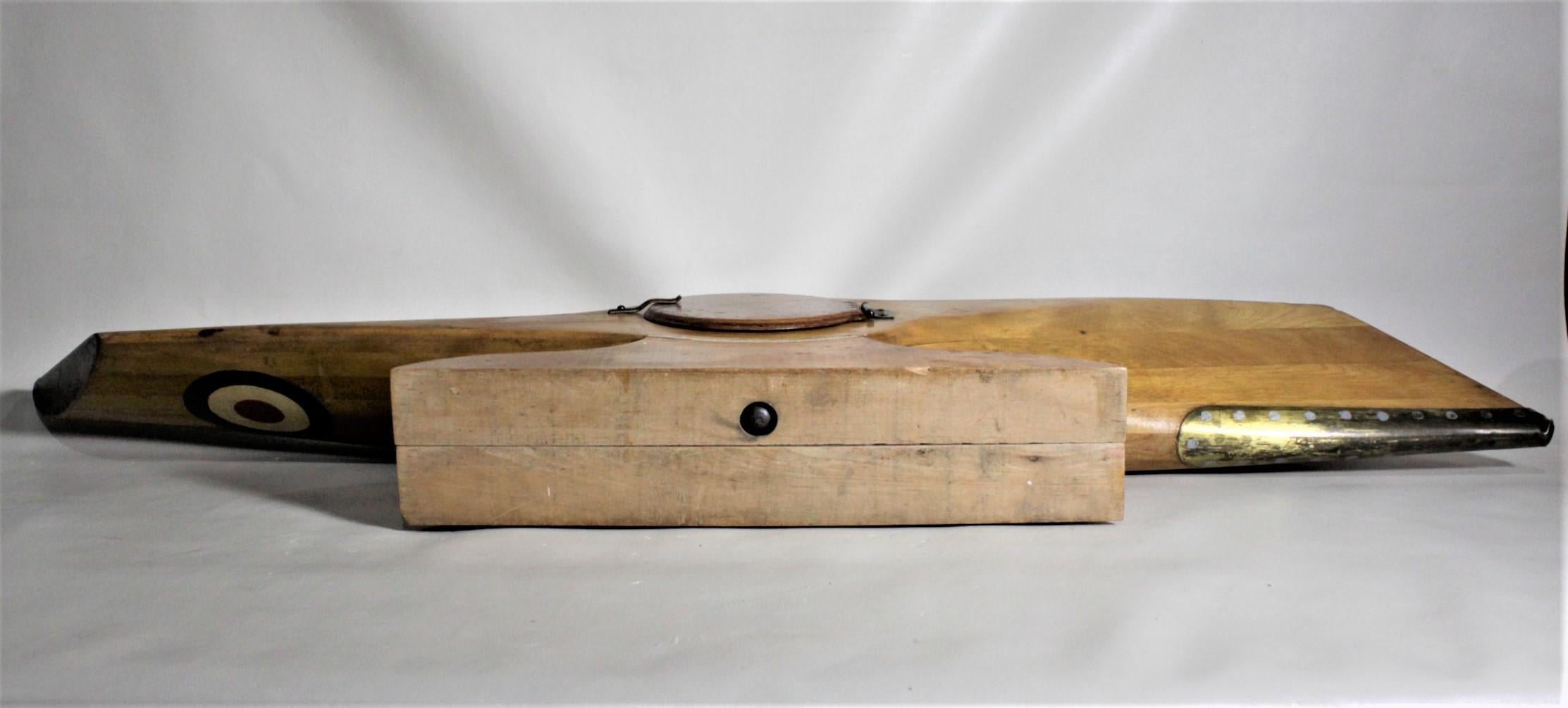 World War 2 / WWII Era Wooden Airplane Propeller Folk Art Mantel Clock In Good Condition For Sale In Hamilton, Ontario