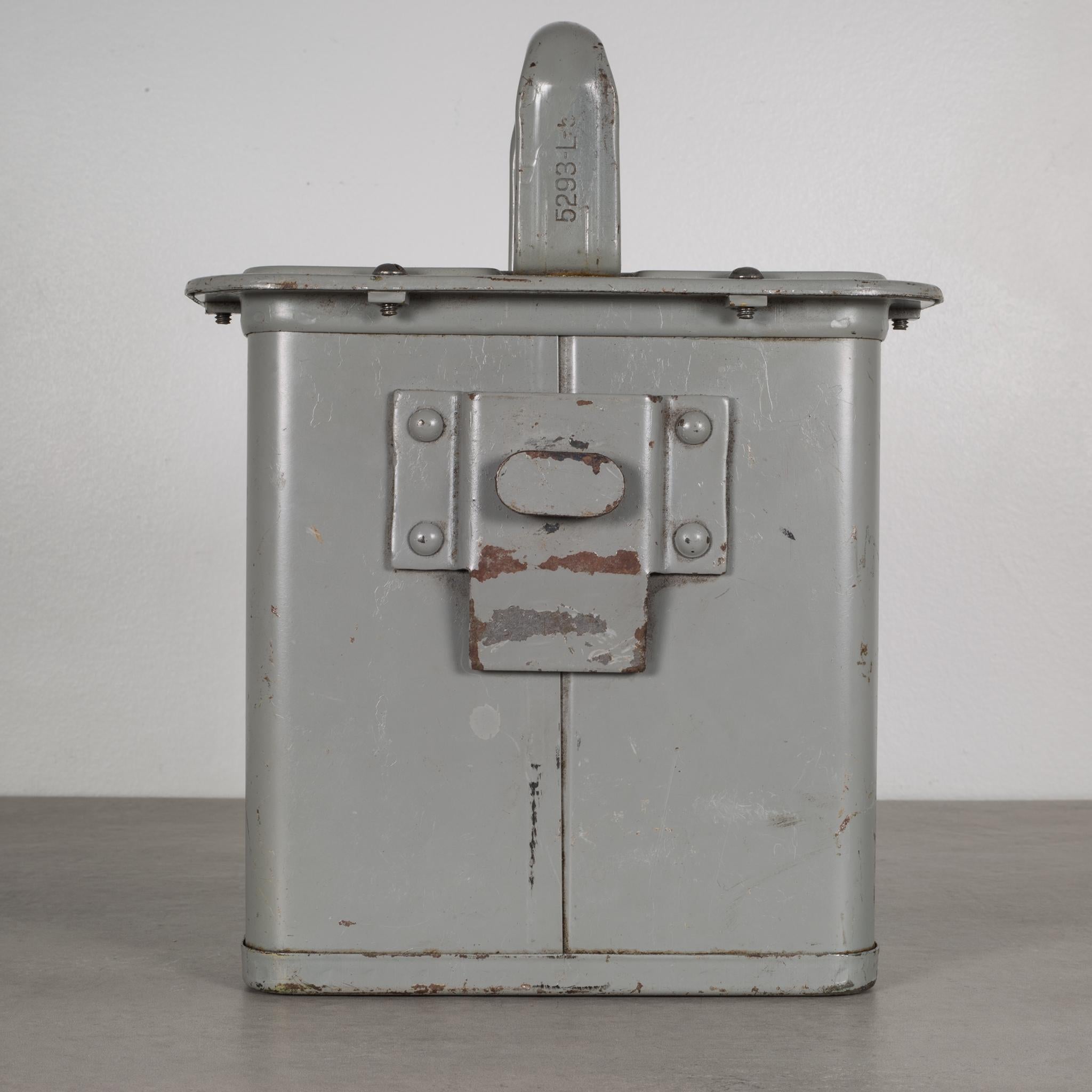 Acier Lampe-lanterne de navire de la marine américaine de l'époque de la guerre mondiale, vers les années 1940