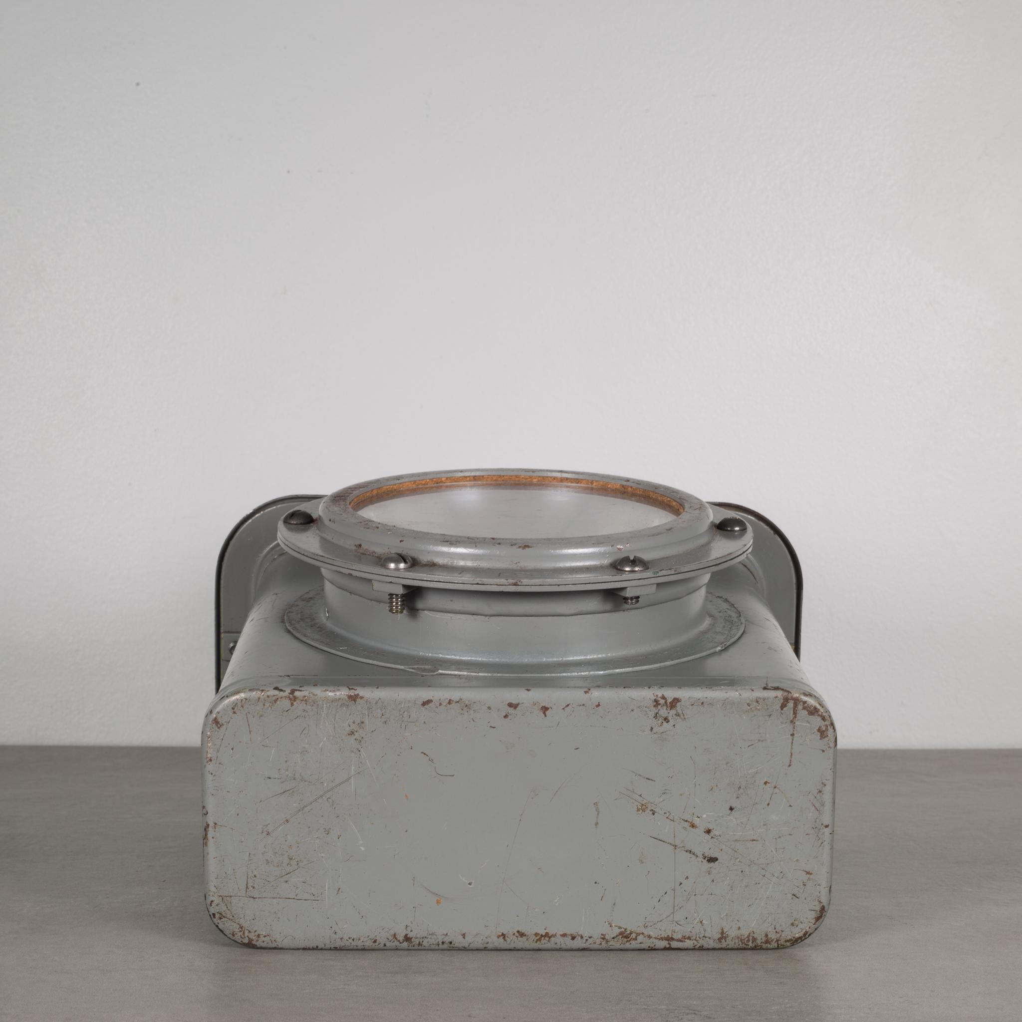 Lampe-lanterne de navire de la marine américaine de l'époque de la guerre mondiale, vers les années 1940 2