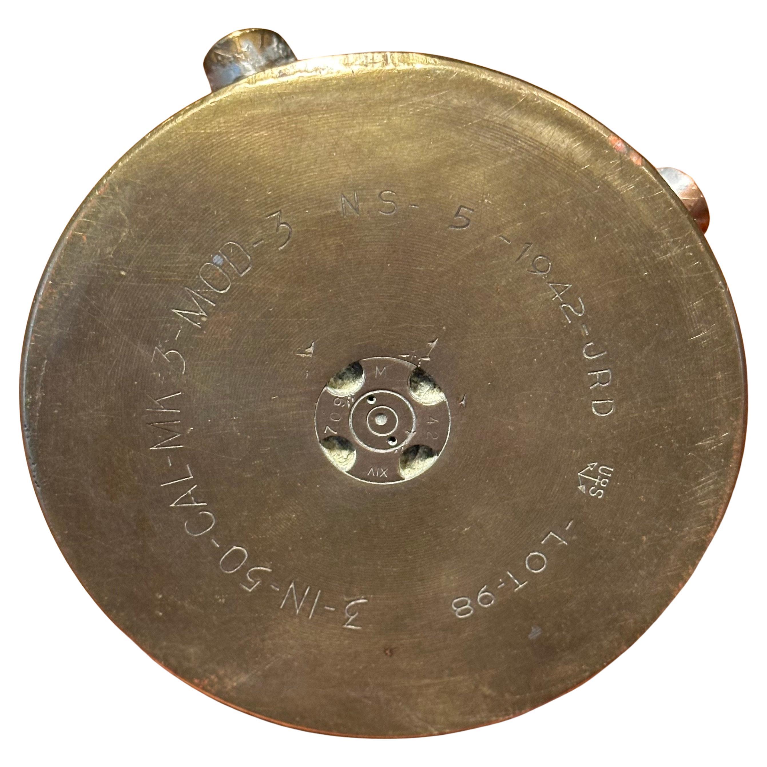 Munition Trench Art Aschenbecher aus Messing und Münze aus dem Zweiten Weltkrieg im Zustand „Gut“ im Angebot in San Diego, CA