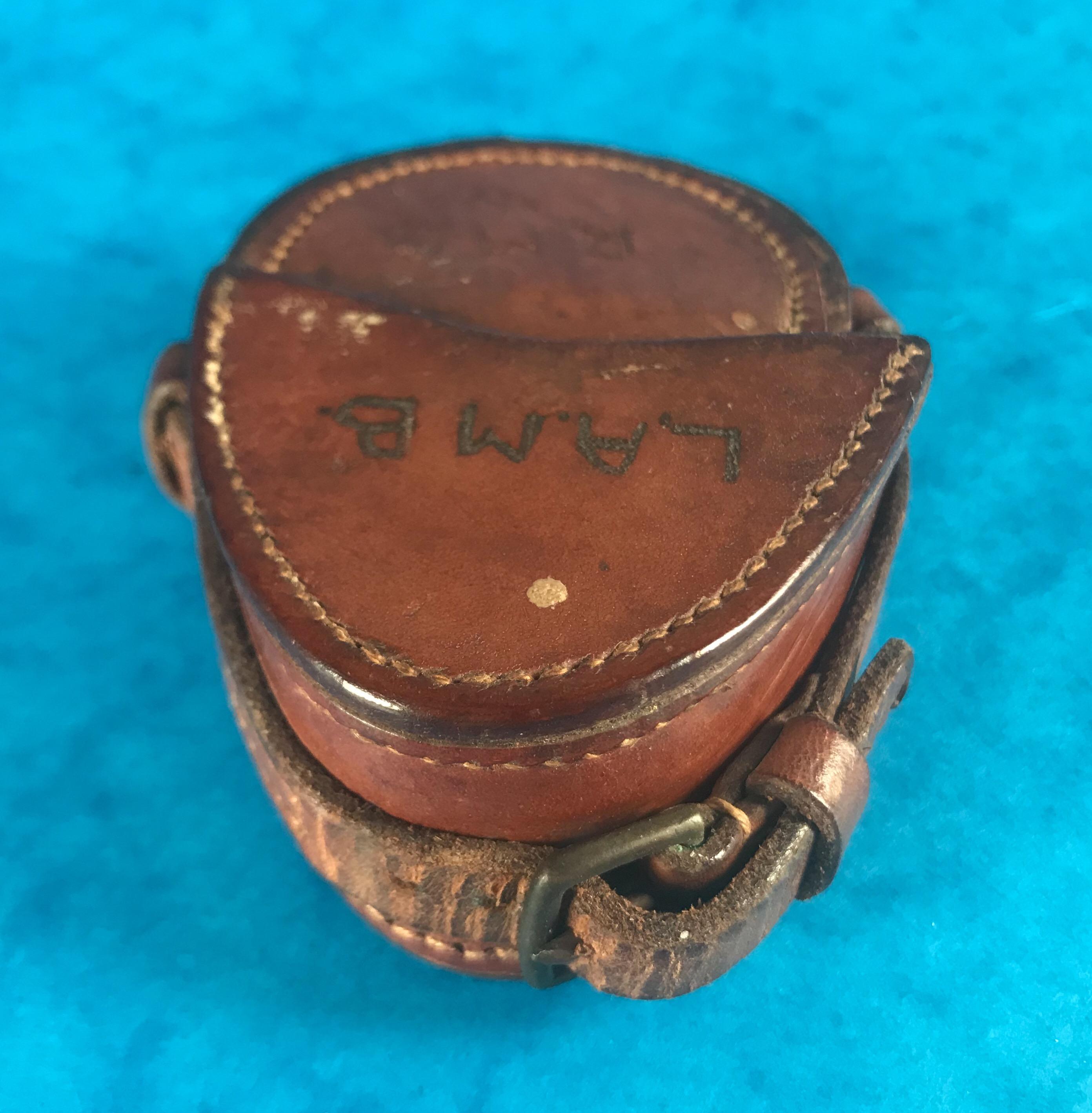 World War One 1918 Military Compass with Its Original Case In Good Condition In Windsor, Berkshire