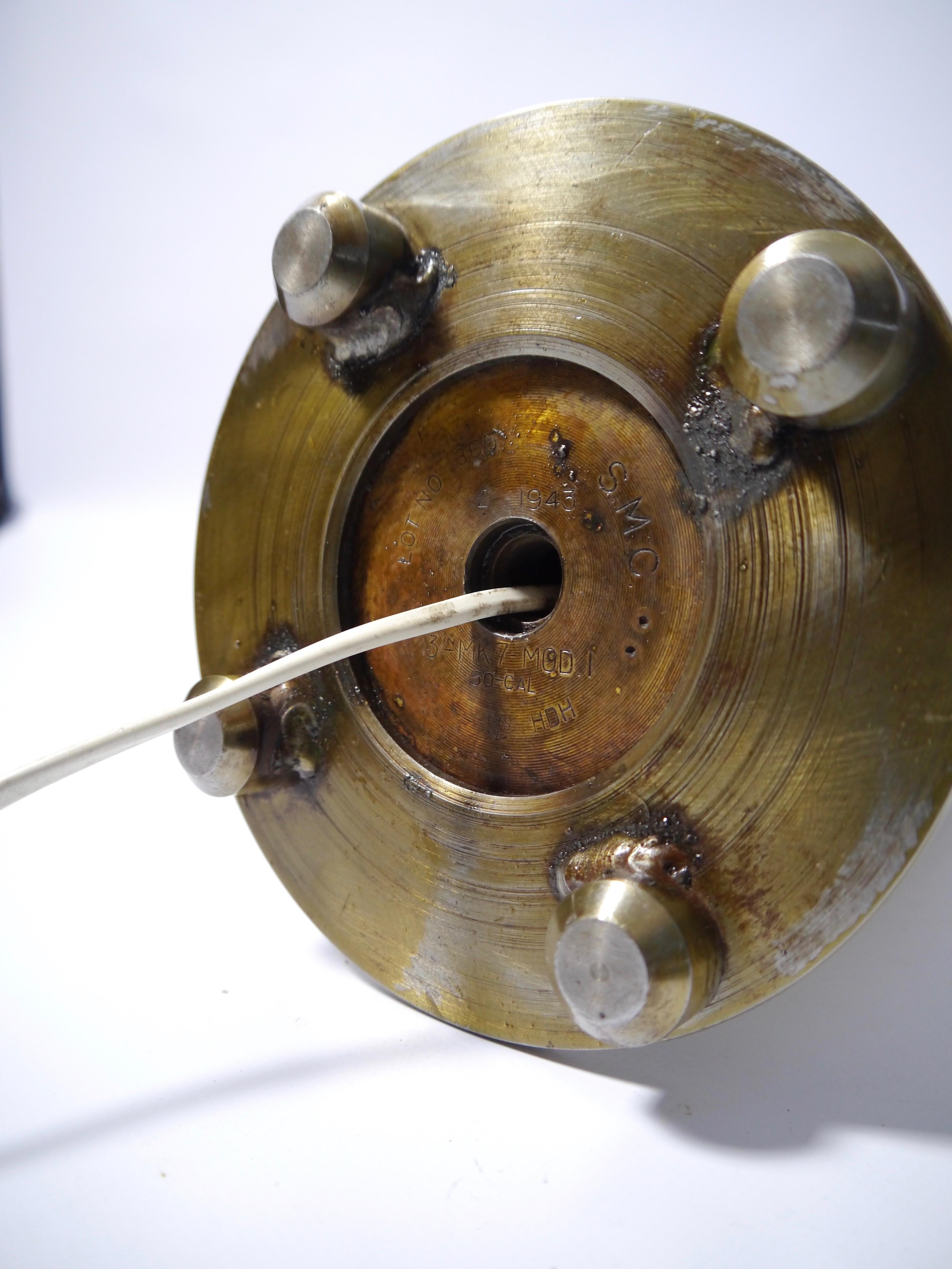 Lampada da tavolo a conchiglia in ottone, arte di trincea della Seconda Guerra Mondiale, USA, anni '40 In condizioni discrete in vendita a Barcelona, ES