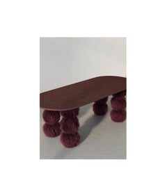 Table sphérique en fourrure et aluminium liquide par In-House Design House