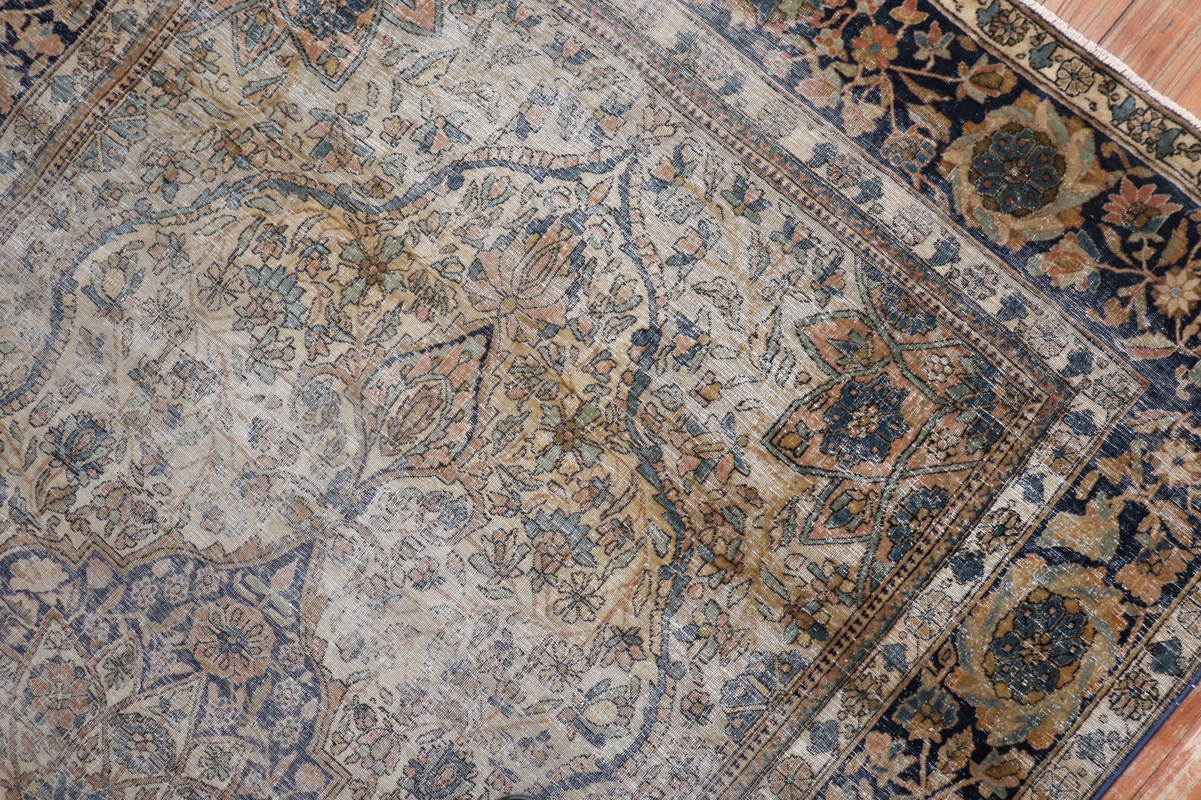 getragener antiker Mohtasham Kashan-Teppich aus dem 19. Jahrhundert (Persisch) im Angebot