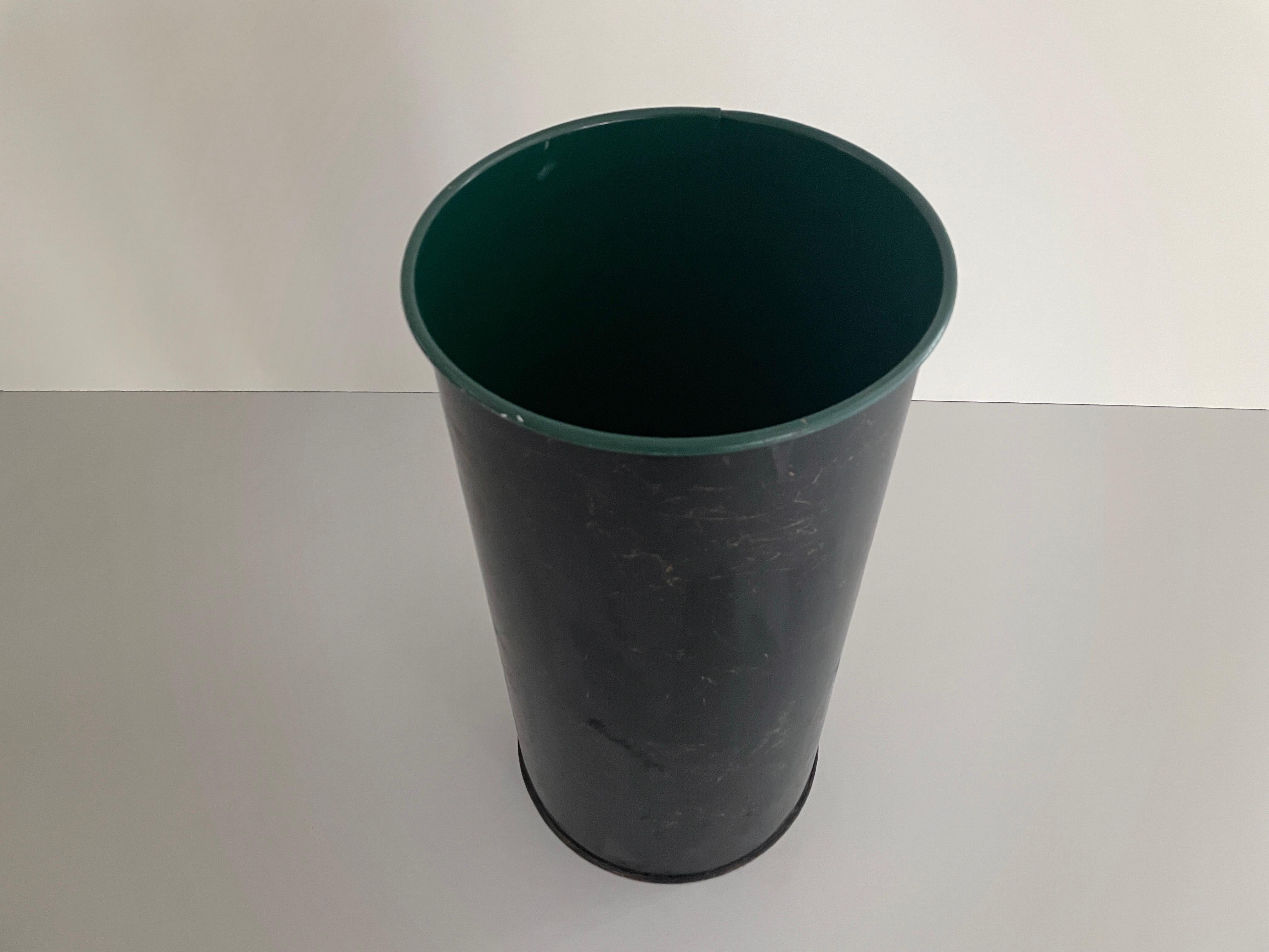 italien Porte-parapluie en métal noir et vert en forme de cylindre, !960s, Italie en vente