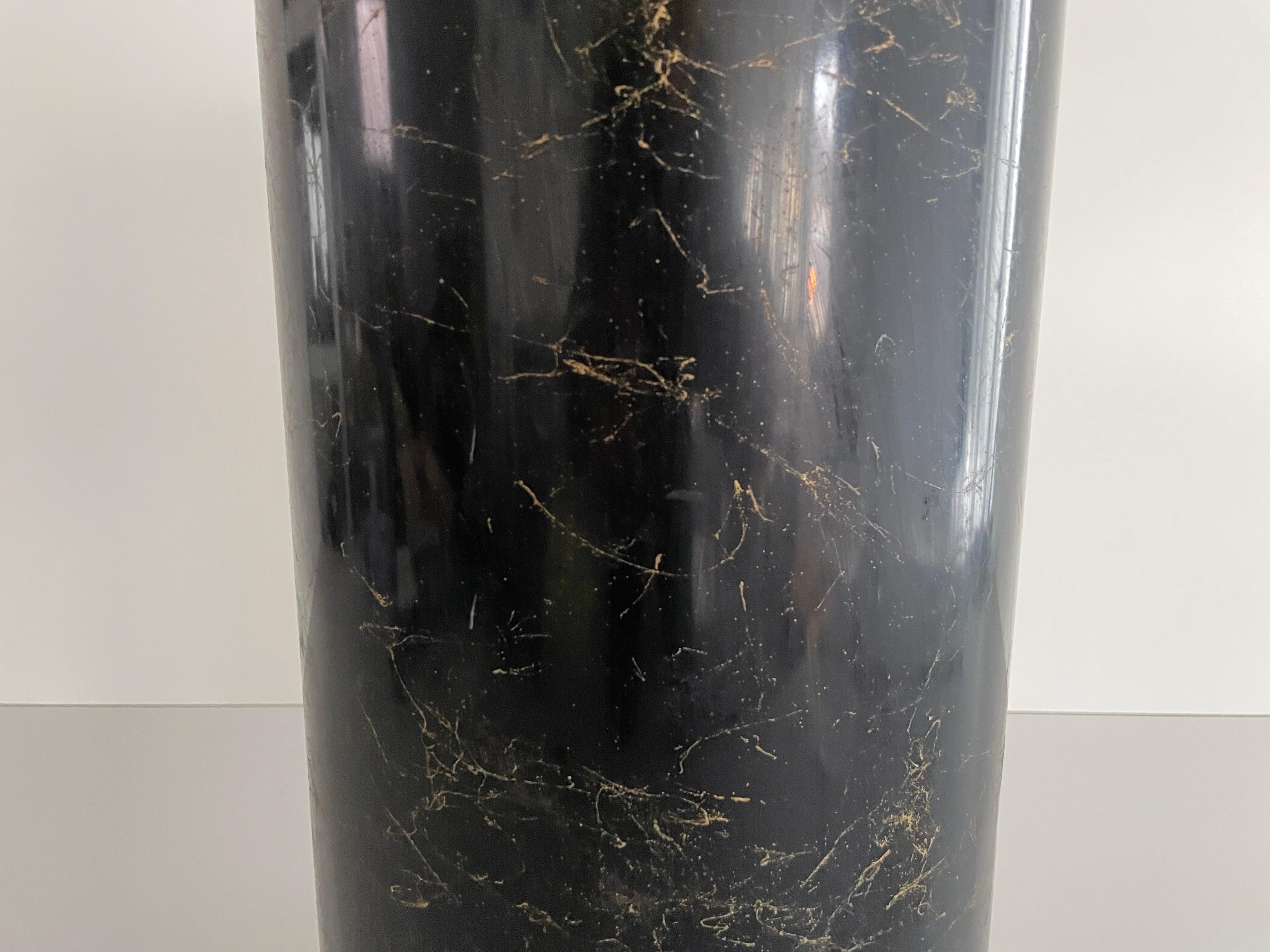 Porte-parapluie en métal noir et vert en forme de cylindre, !960s, Italie en vente 1