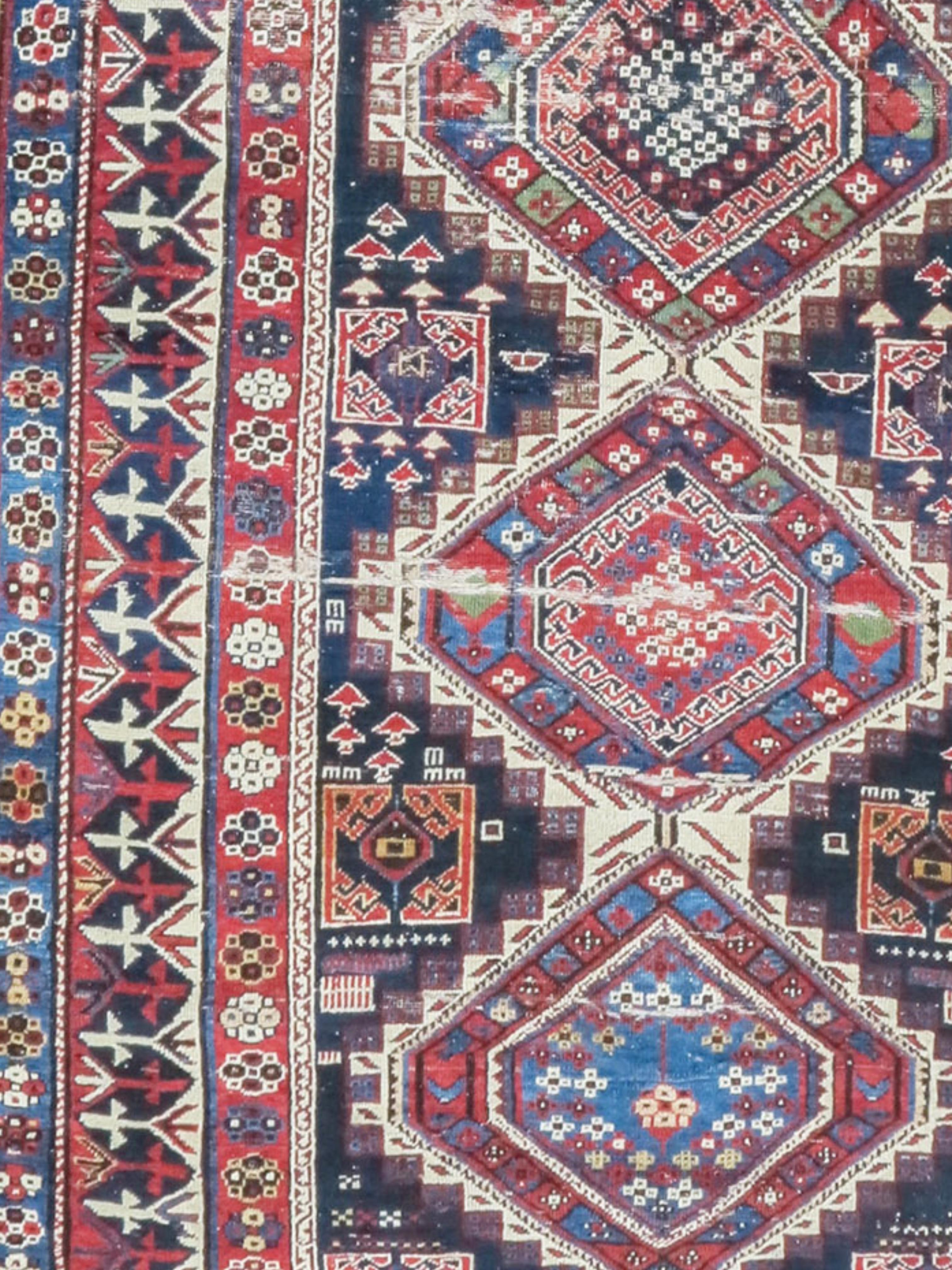 Tappeto Shirvan caucasico usurato, fine XIX secolo

Vecchia usura visibile, soprattutto nelle aree di colore marrone corrosivo. Nessun restauro.

Informazioni aggiuntive:
Dimensioni: 3'11