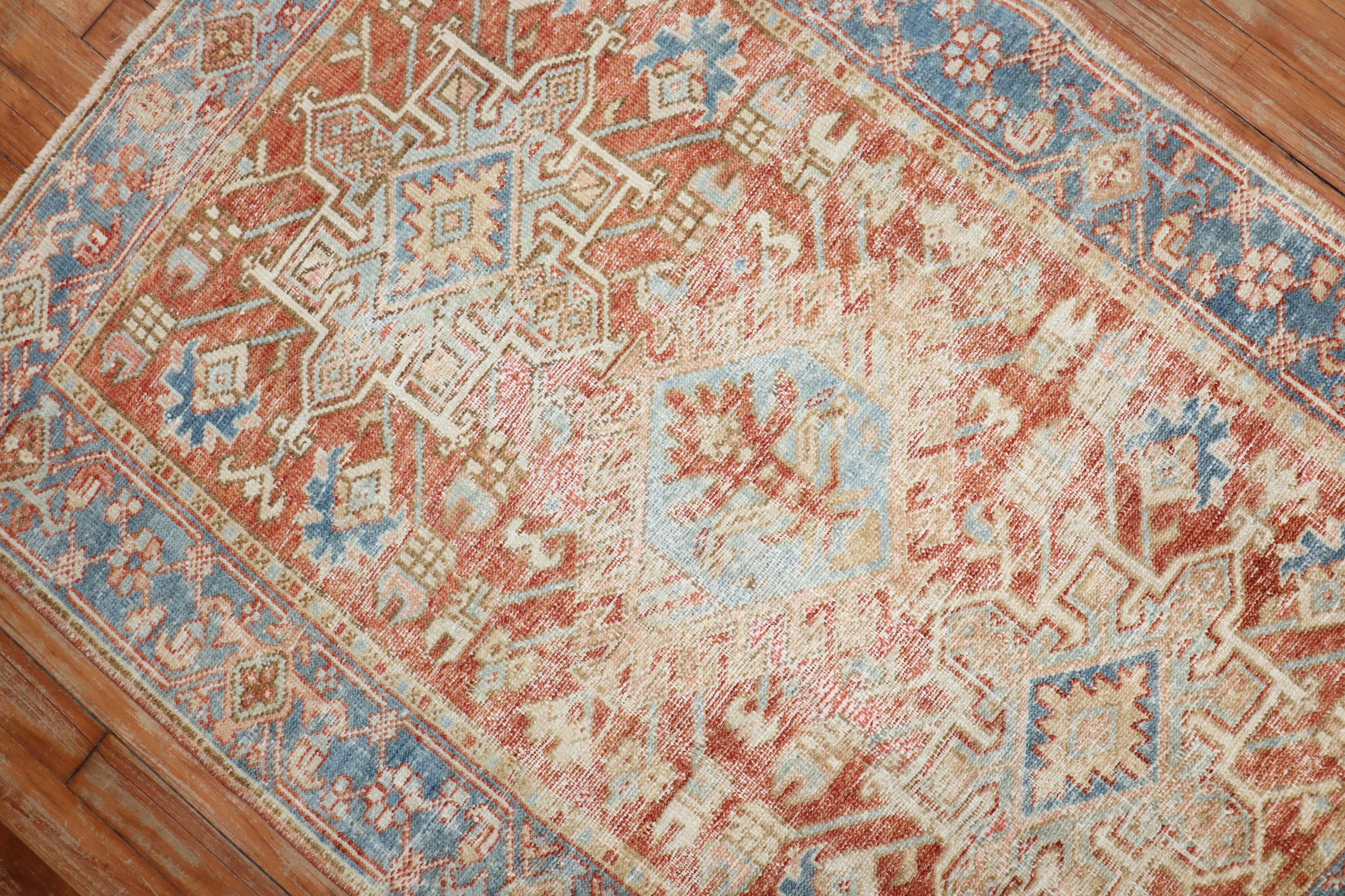 Worn Heriz Rug In Good Condition For Sale In New York, NY