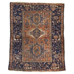 Alfombra persa Heriz de 1910 con estilo tradicional moderno