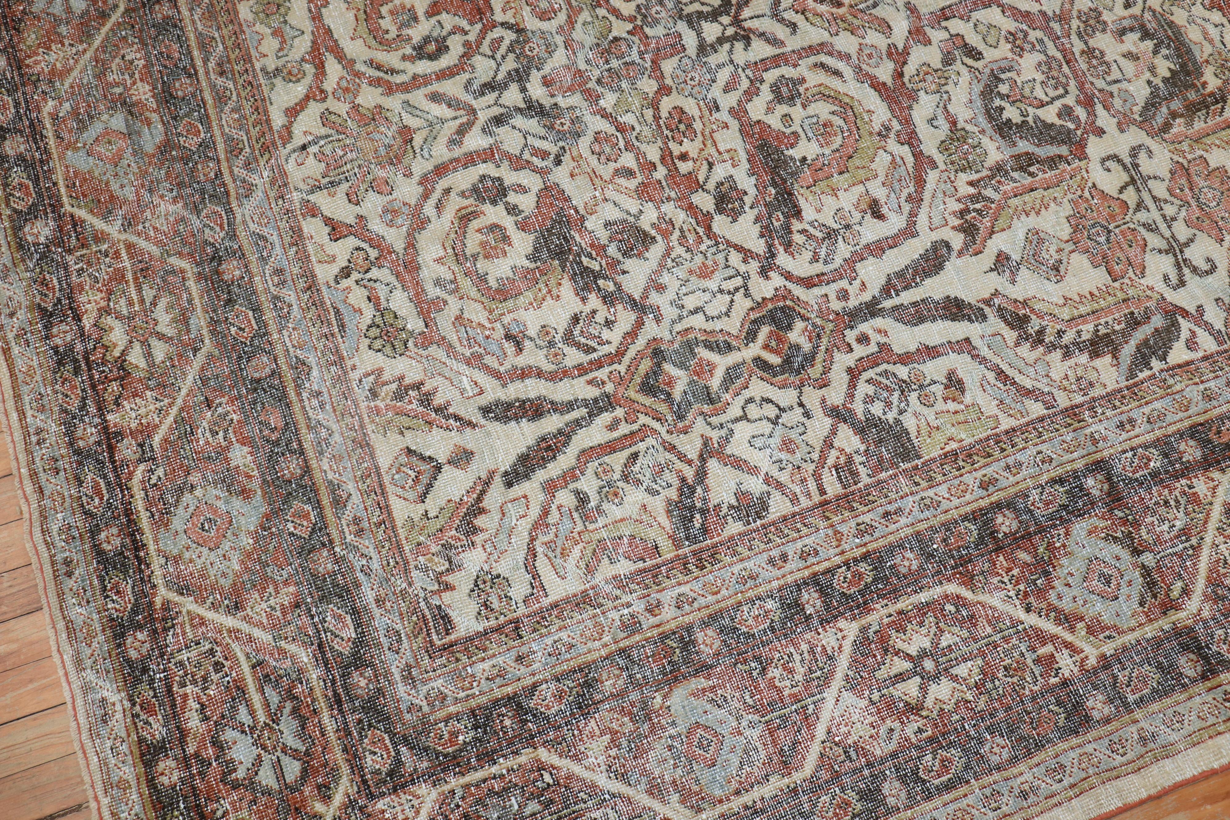 Worn Ivory Antique Persian Mahal Rug In Good Condition For Sale In New York, NY
