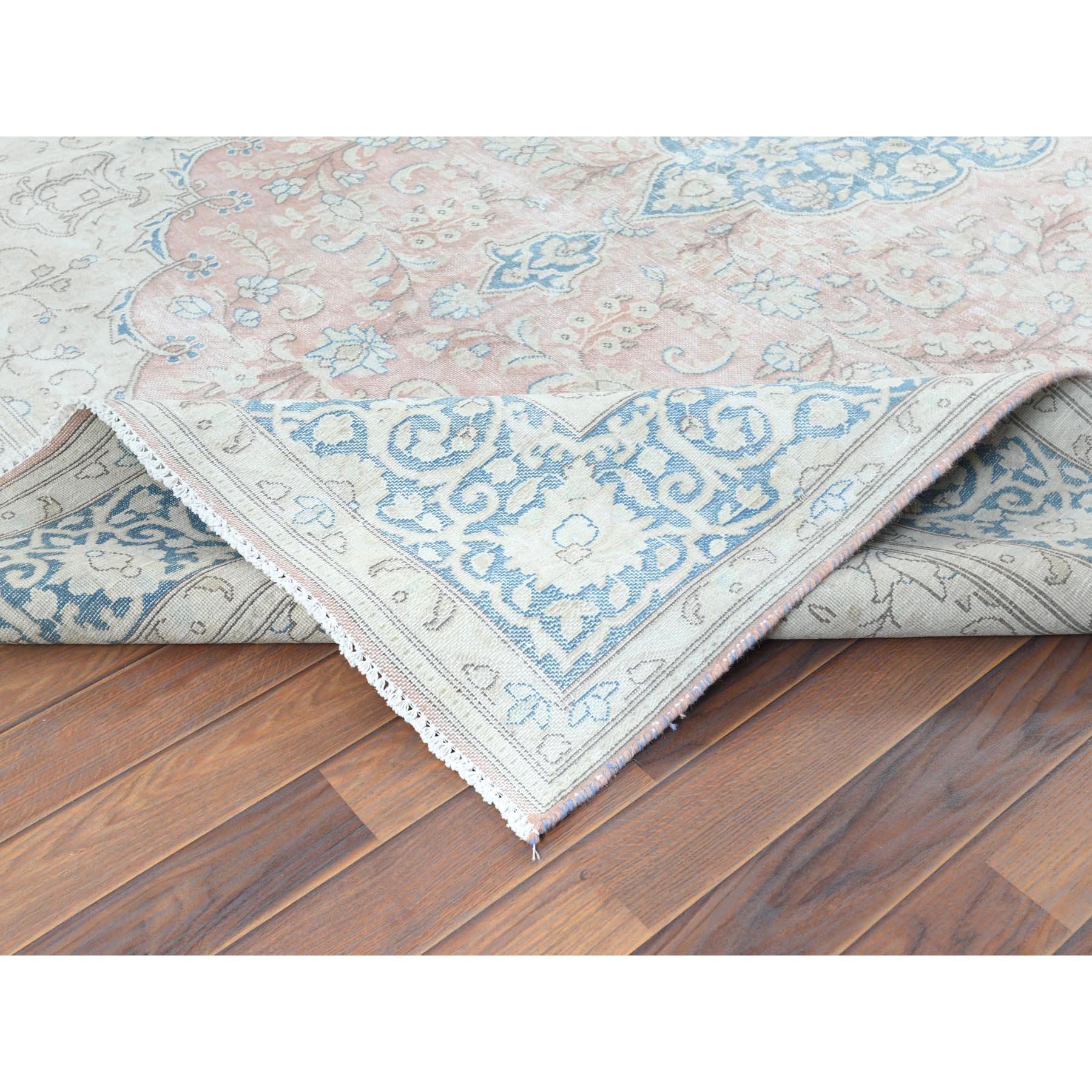 Lana Desgastada, Recortada Fina, Anudada a Mano, Rojo Desteñido, Alfombra Persa Kerman Vintage mediados del siglo XX en venta