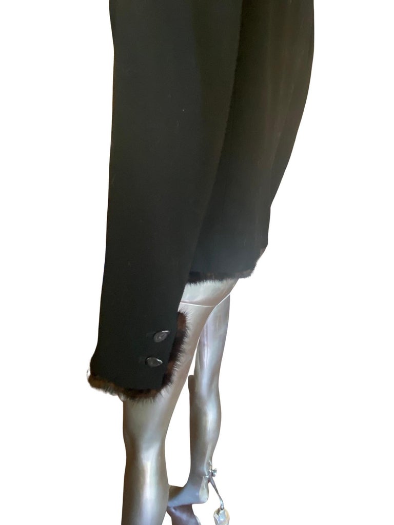 Worth New York - Veste en crêpe de laine noir avec bordure amovible en  vison Taille 14 Petite - En vente sur 1stDibs